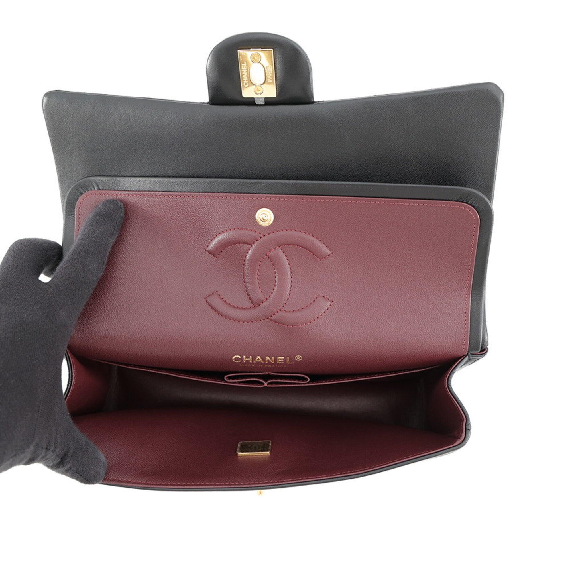 Chanel Matelasse Black Leather Handbag Shoulder Bag (Pre-Owned)