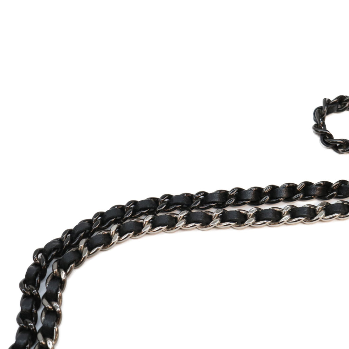 Chanel Black Leather Shoulder Bag (Pre-Owned)