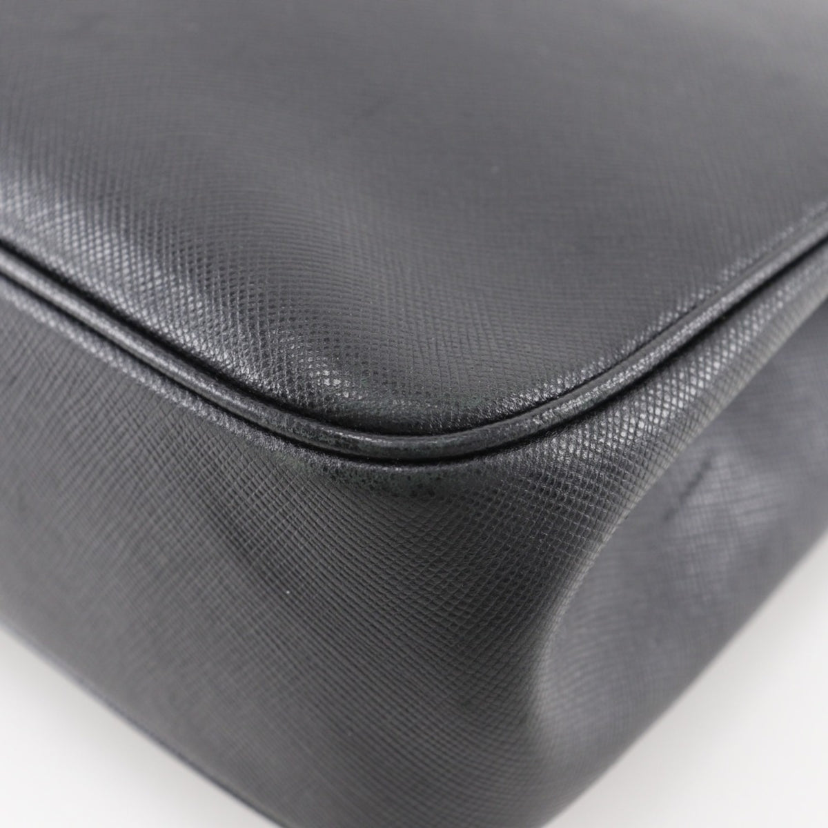 Salvatore Ferragamo Black Leather Shoulder Bag (Pre-Owned)