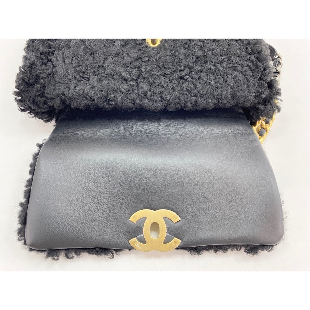 Chanel Black Shoulder Bag (Pre-Owned)