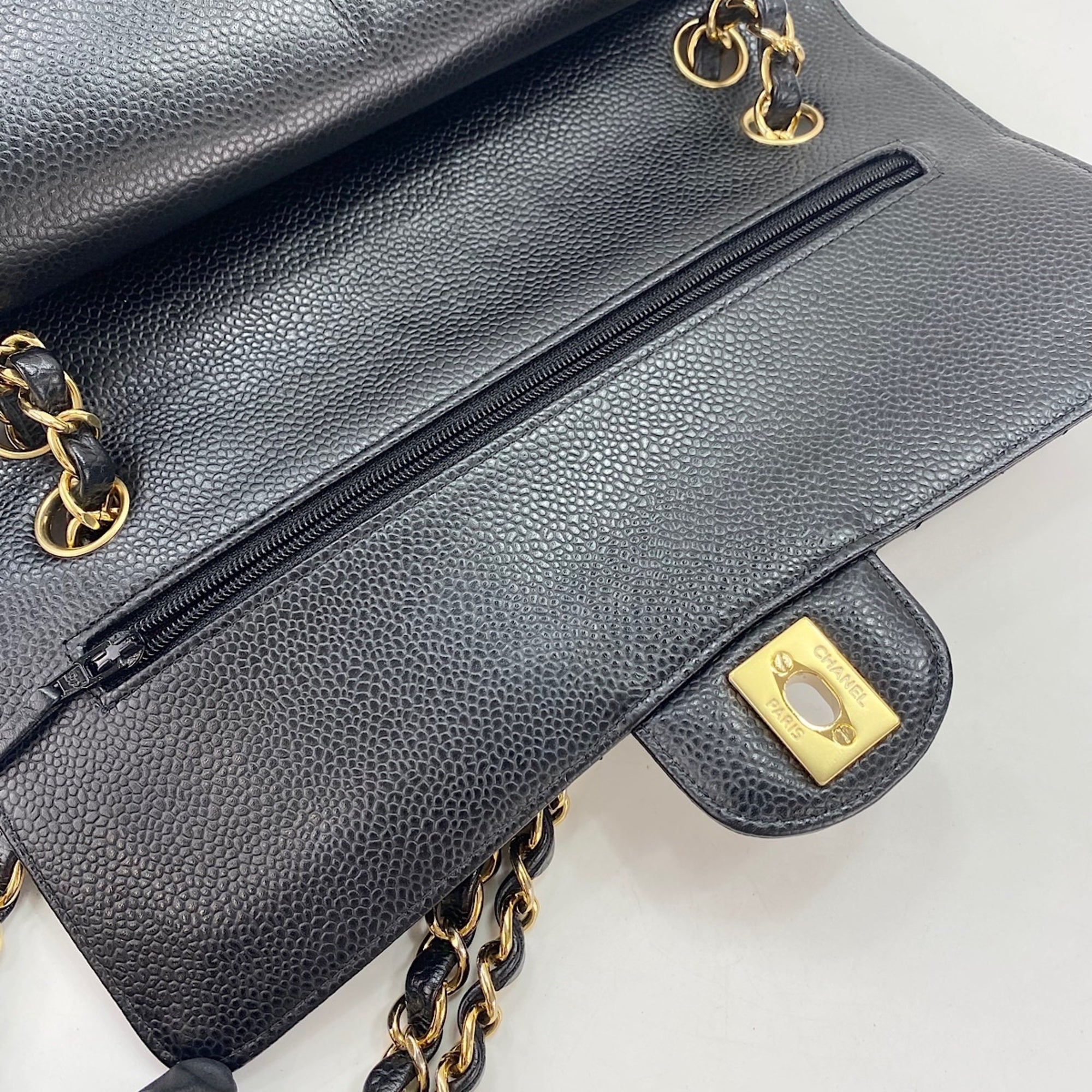 Chanel Black Shoulder Bag (Pre-Owned)