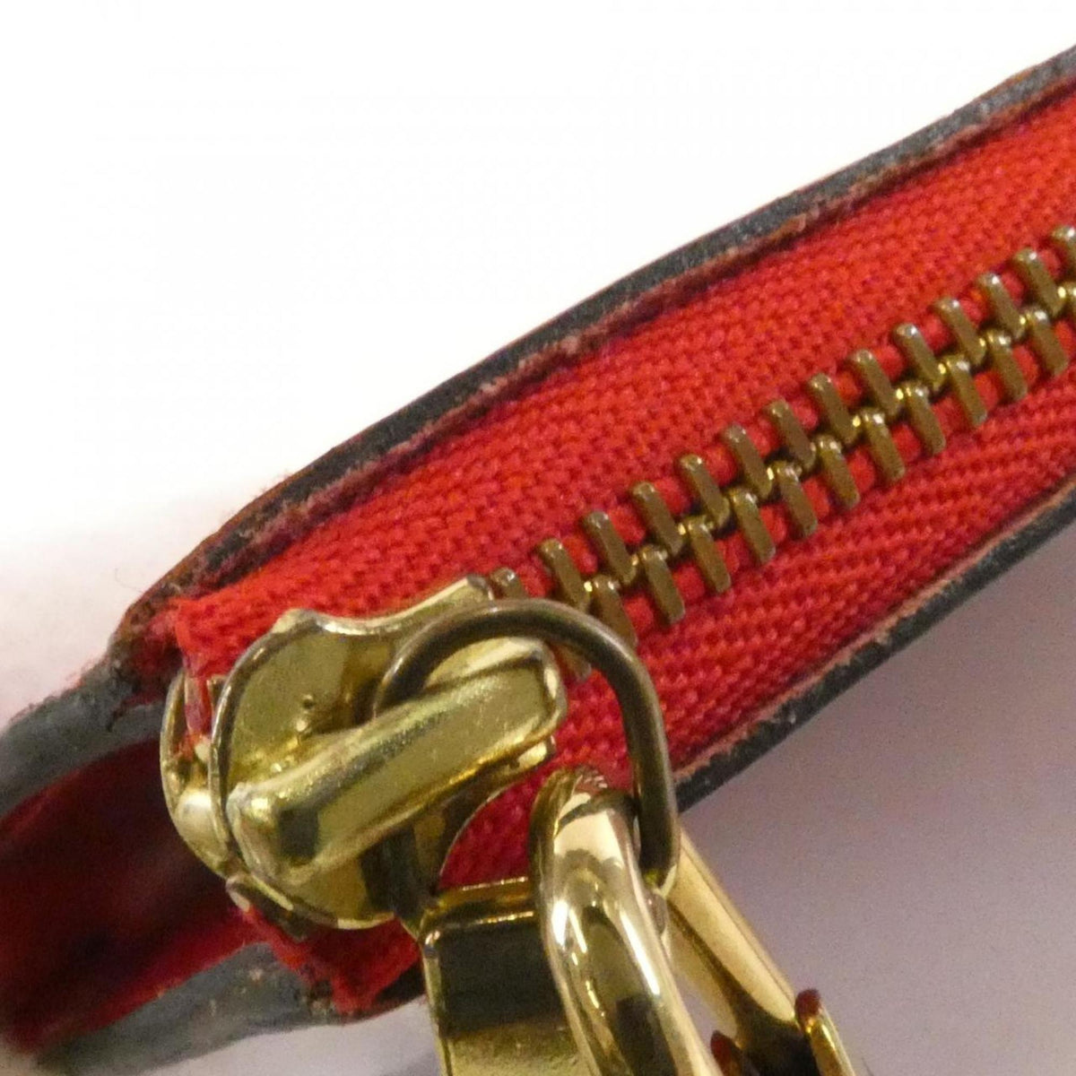 Louis Vuitton Red Color Leather Pochette Pouch (Pre-Owned)