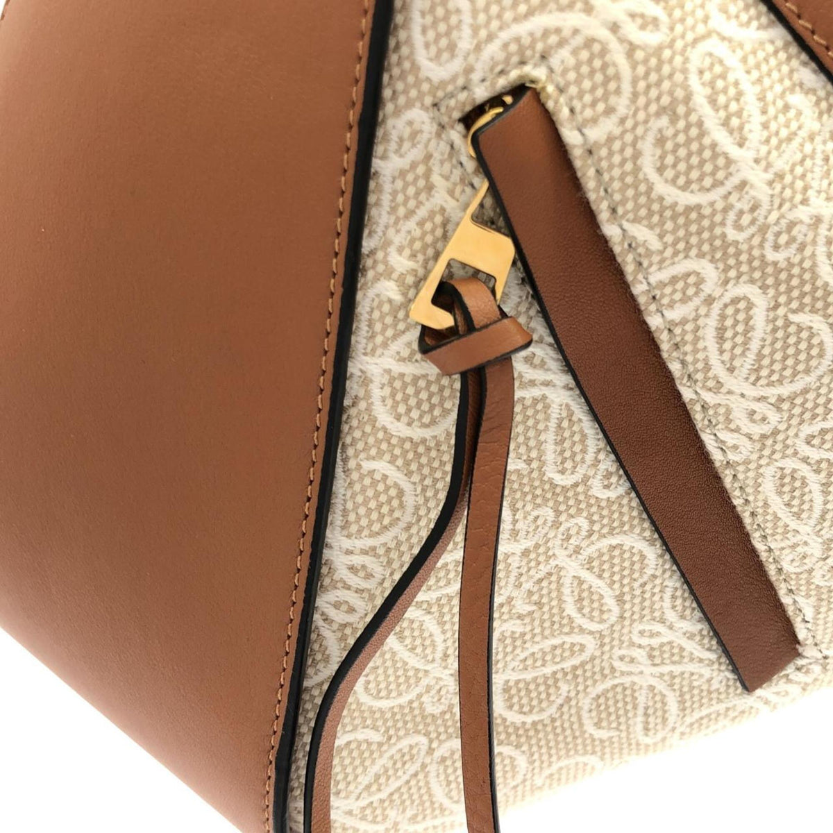 Loewe Beige Gold Canvas Leather Jacquard Shoulder Bag (Pre-Owned)