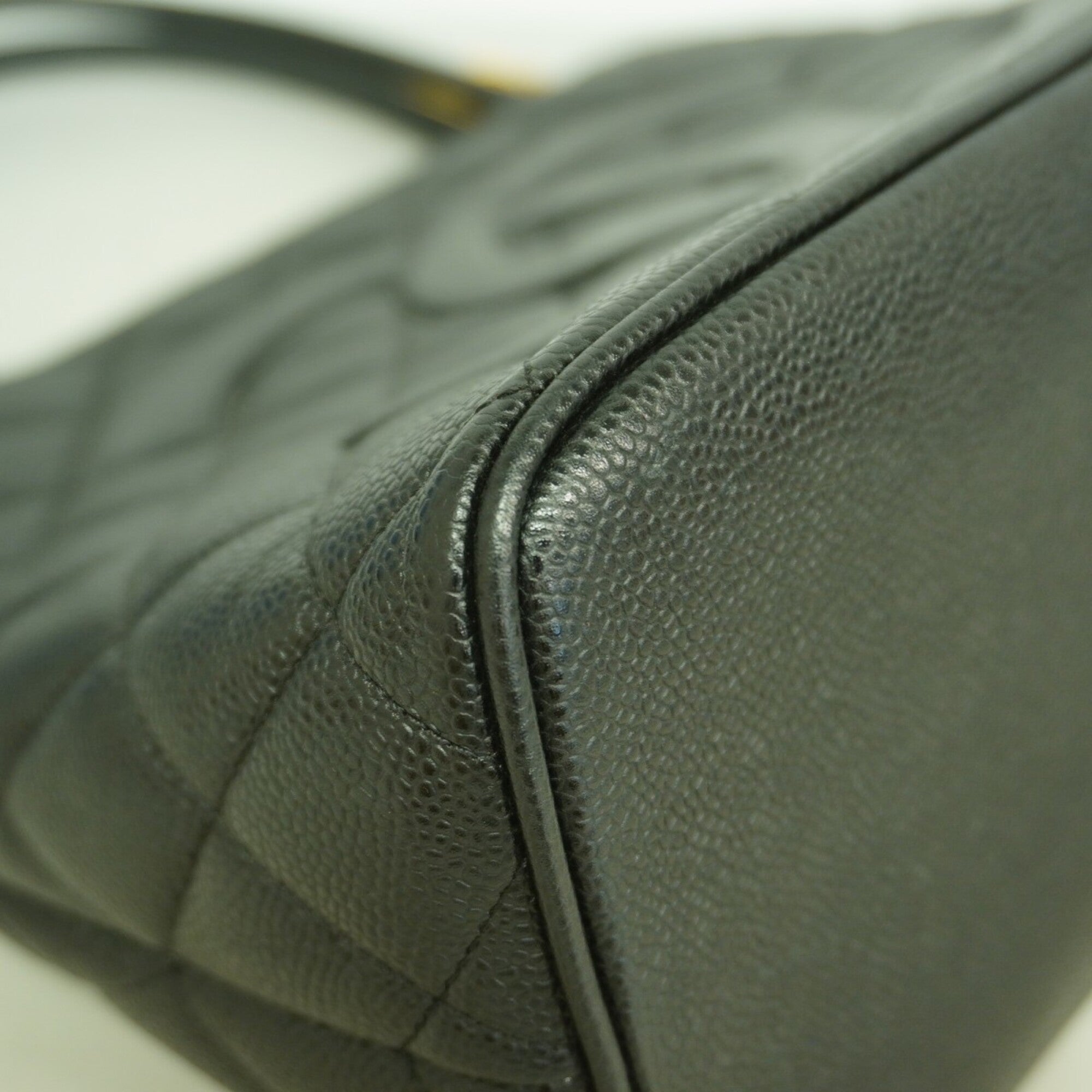 Chanel Black Grained Calfskin Tote Bag (Pre-Owned)