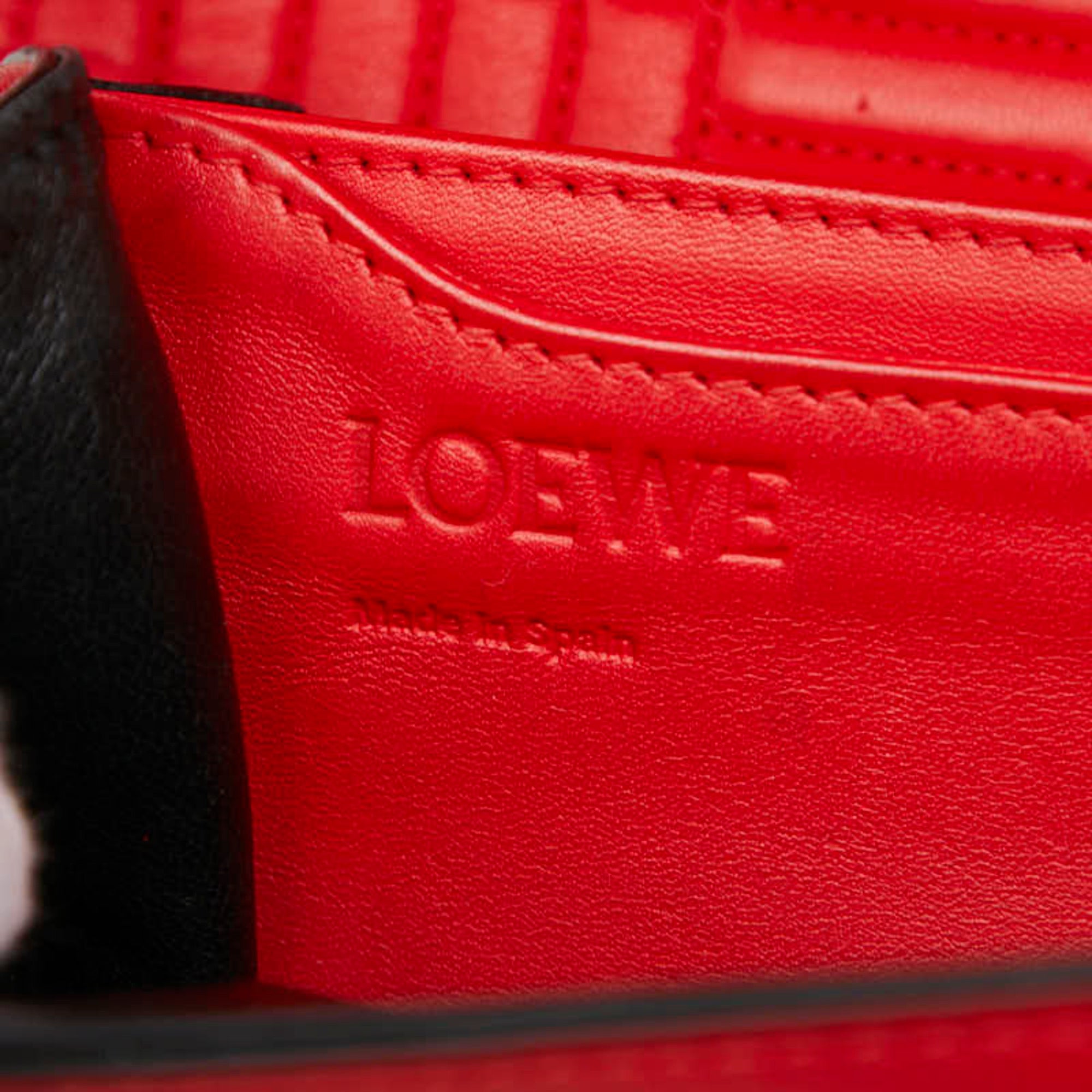 Loewe Red Color Leather Shoulder Bag (Pre-Owned)