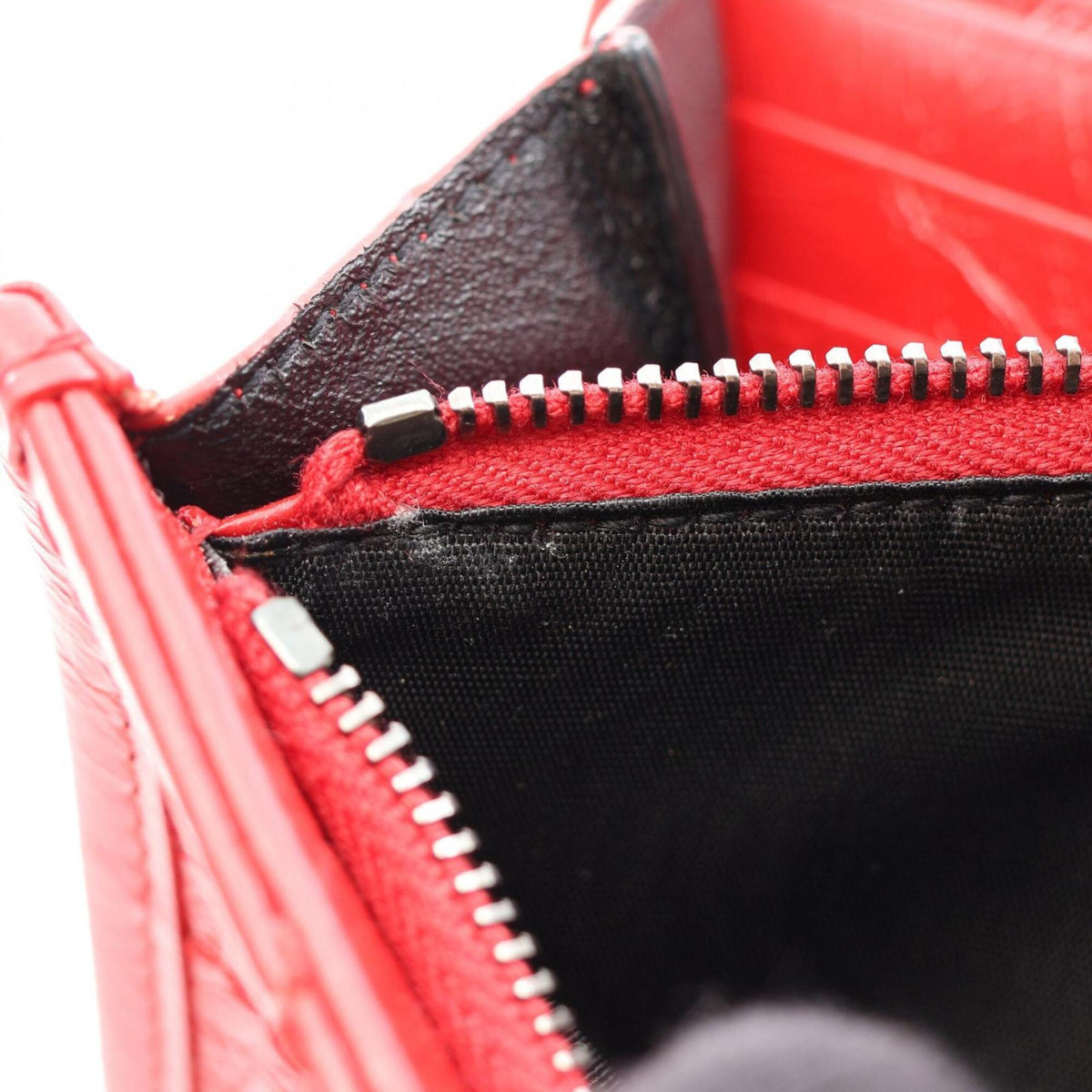 Yves Saint Laurent Red Color Leather Long Wallet (Bi-Fold) (Pre-Owned)