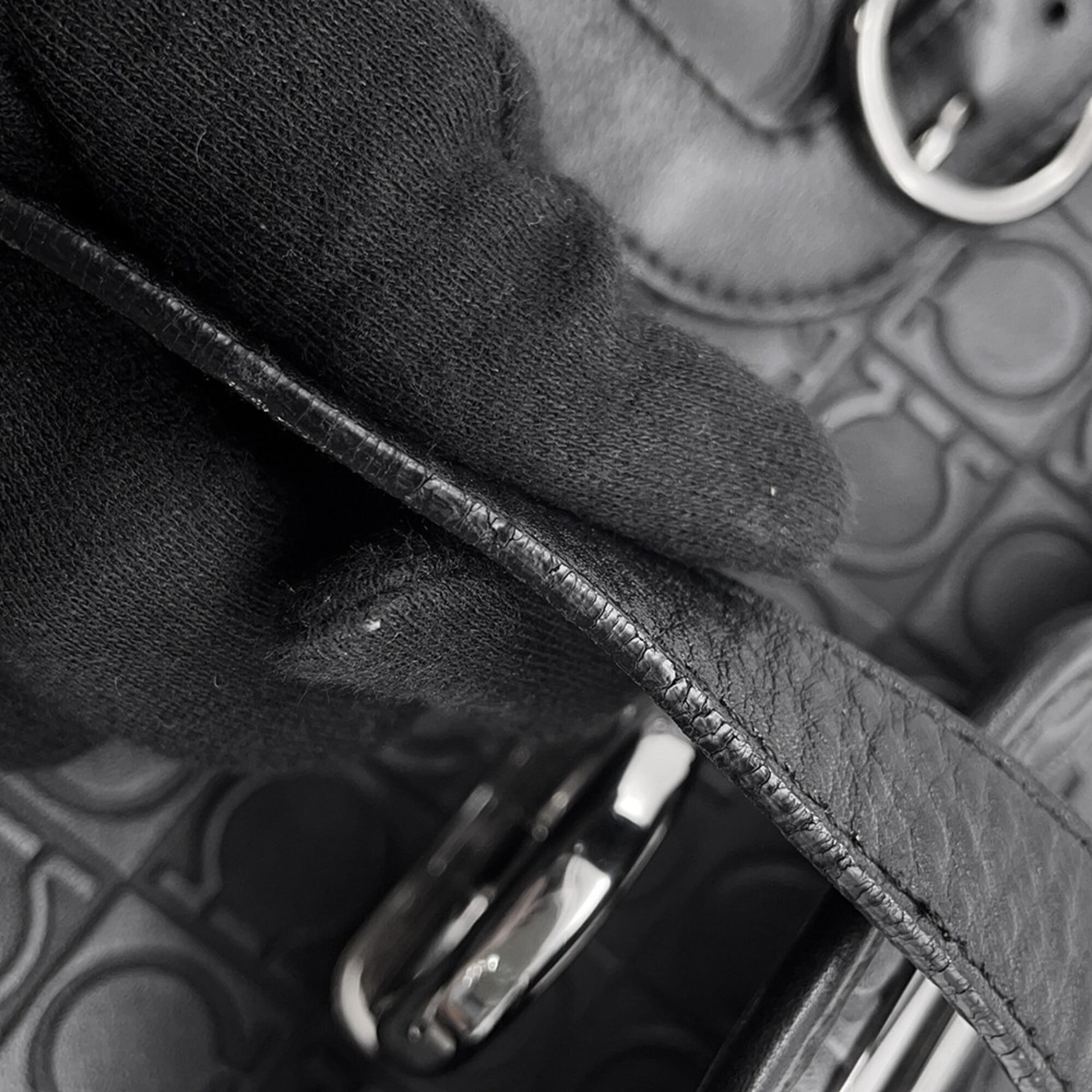 Salvatore Ferragamo Black Leather Handbag Shoulder Bag (Pre-Owned)