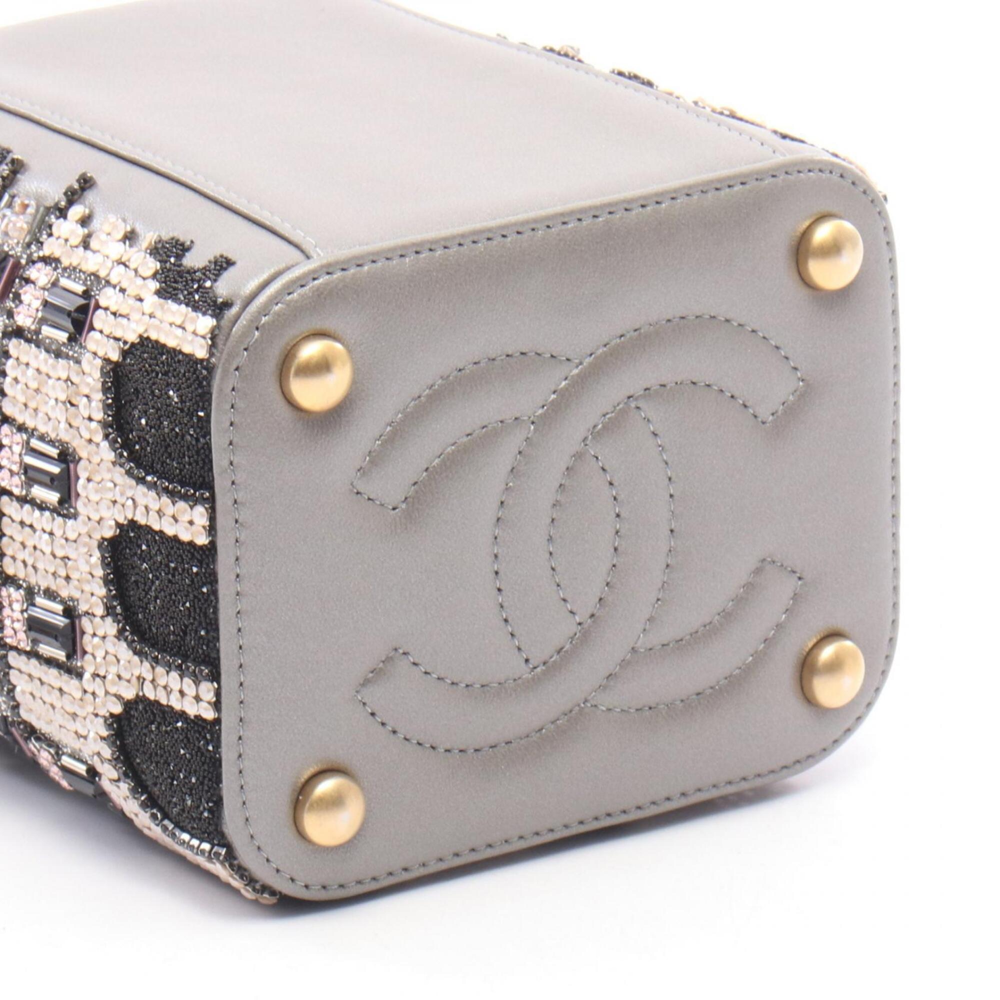 Chanel Silver Leather Handbag Shoulder Bag (Pre-Owned)