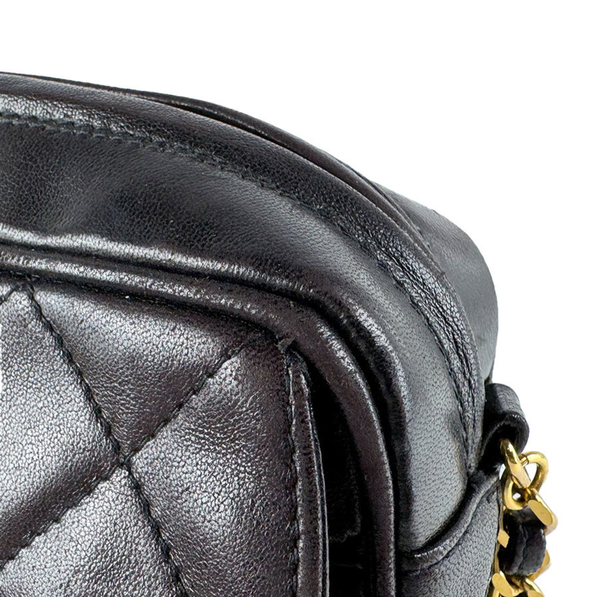 Chanel Black Leather Shoulder Bag (Pre-Owned)