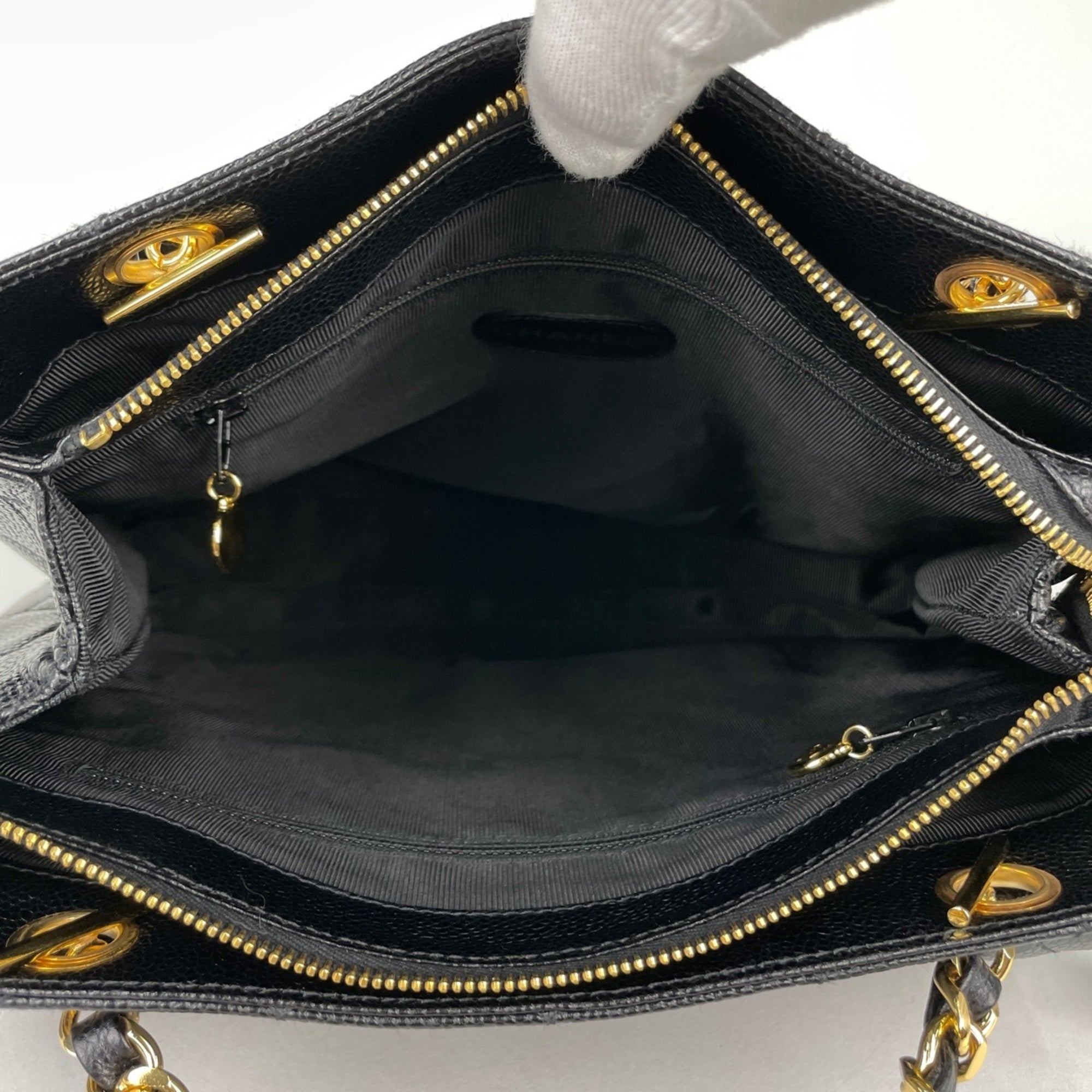 Chanel Black Grained Calfskin Tote Bag (Pre-Owned)