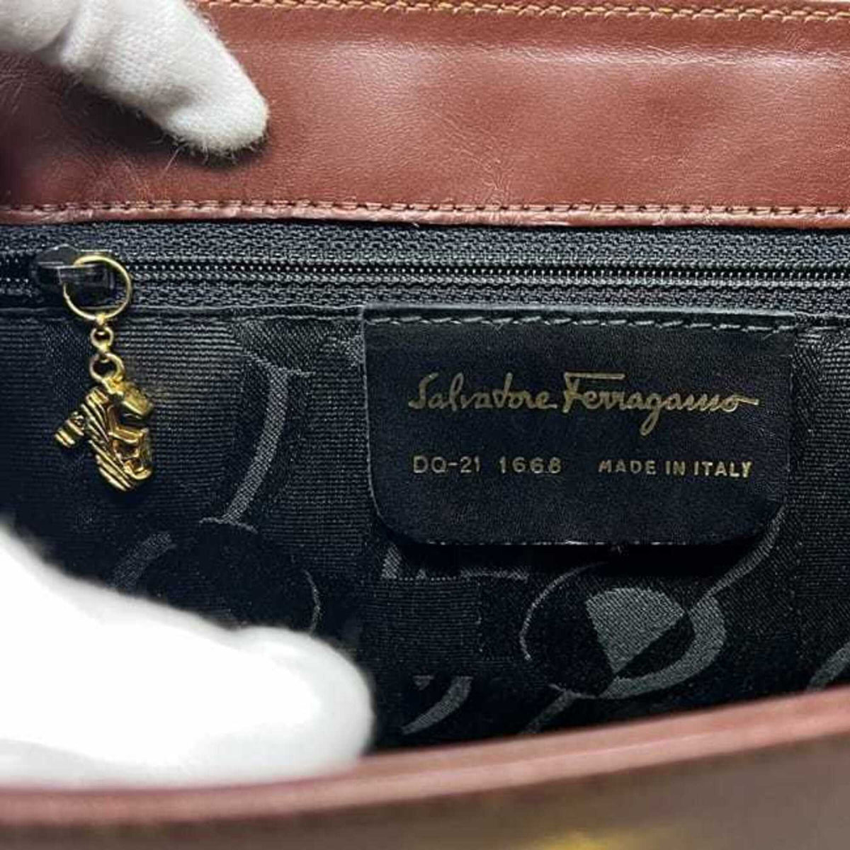 Salvatore Ferragamo Brown Leather Handbag Shoulder Bag (Pre-Owned)