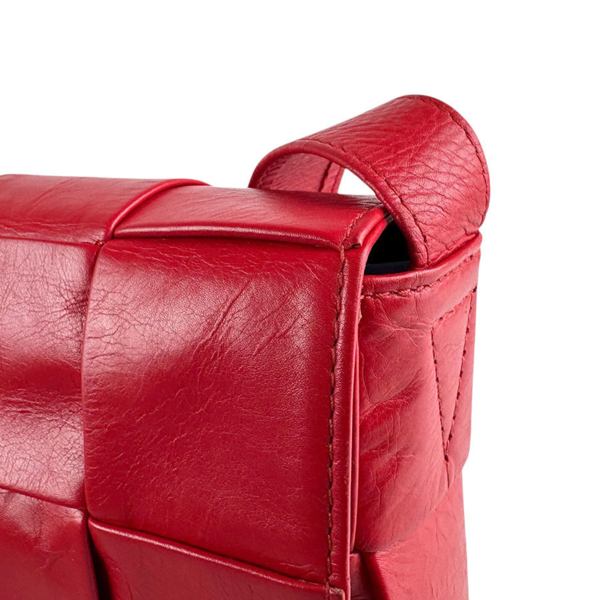 Bottega Veneta Red Color Leather Shoulder Bag (Pre-Owned)