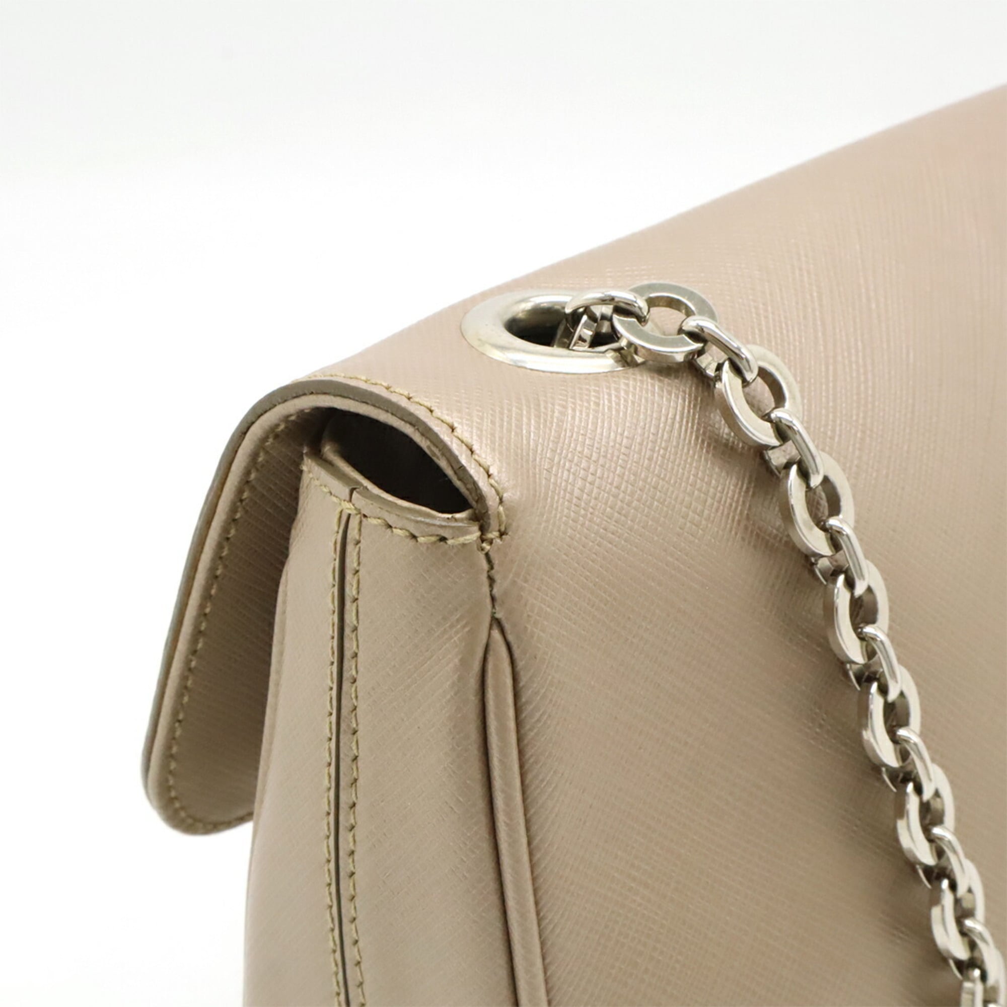 Salvatore Ferragamo Champagne Pink Leather Handbag (Pre-Owned)