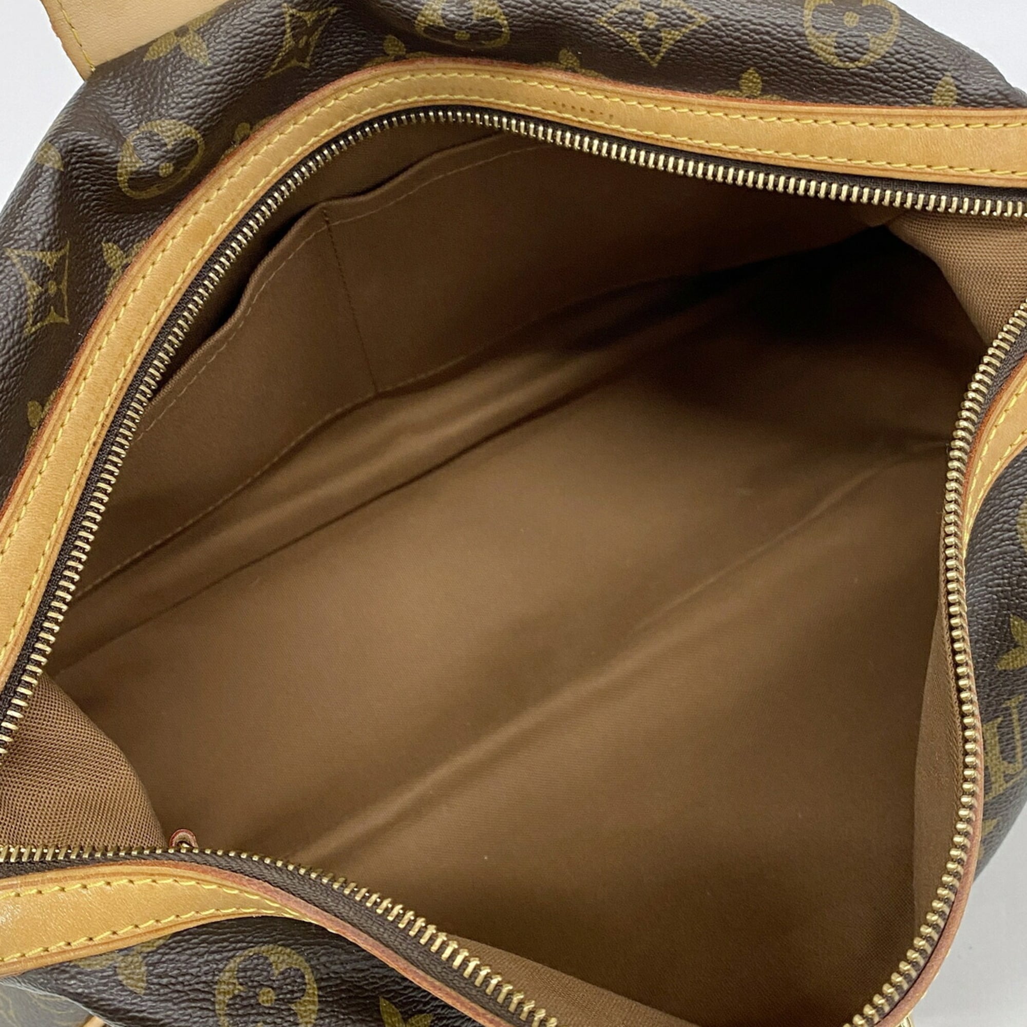 Louis Vuitton Brown Shoulder Bag (Pre-Owned)