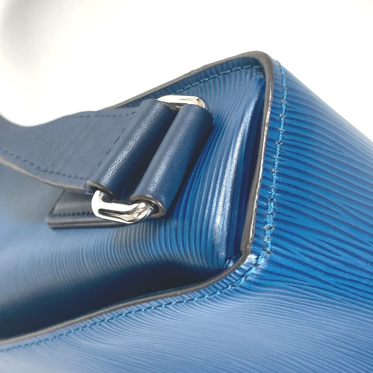 Louis Vuitton Blue Epi Leather Shoulder Bag (Pre-Owned)