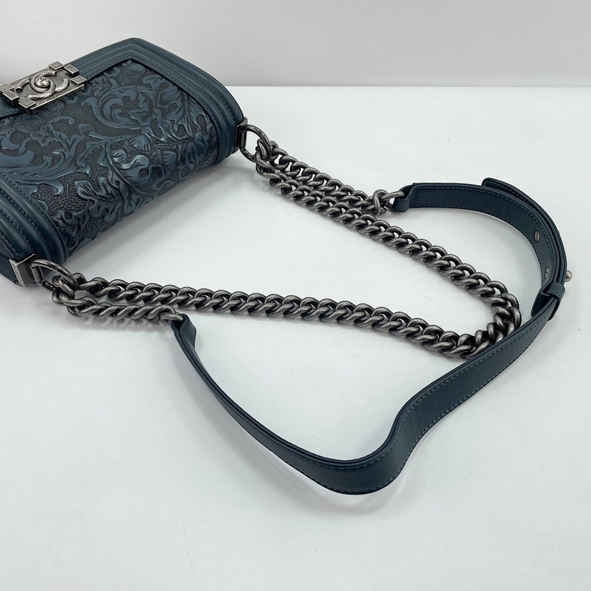 Chanel Blue Shoulder Bag (Pre-Owned)