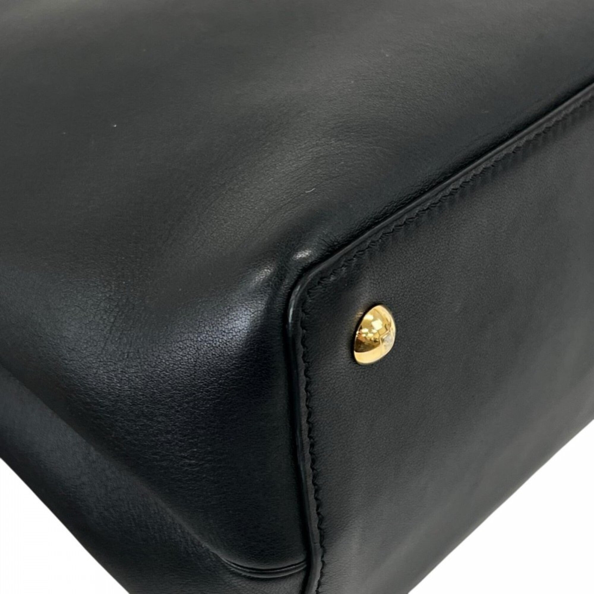 Fendi Black White Leather Handbag (Pre-Owned)