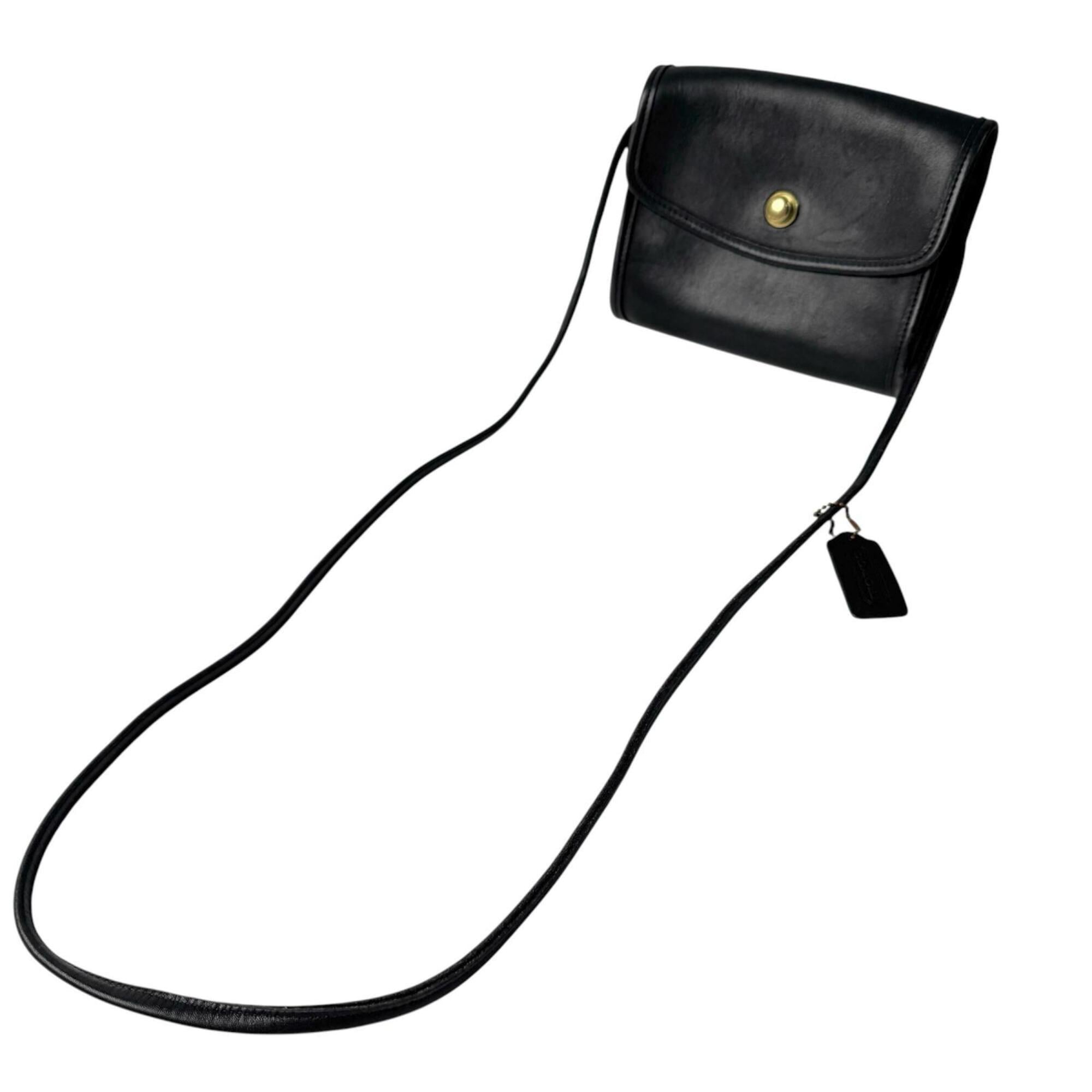 Coach Black Leather Shoulder Bag (Pre-Owned)