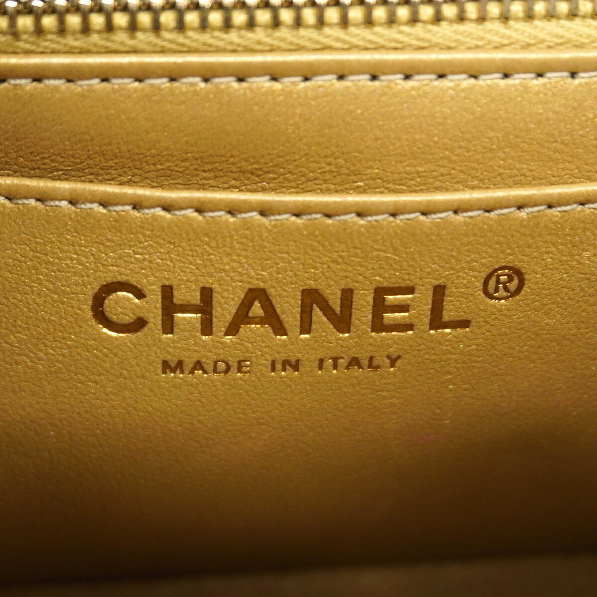 Chanel Black Leather Shoulder Bag (Pre-Owned)
