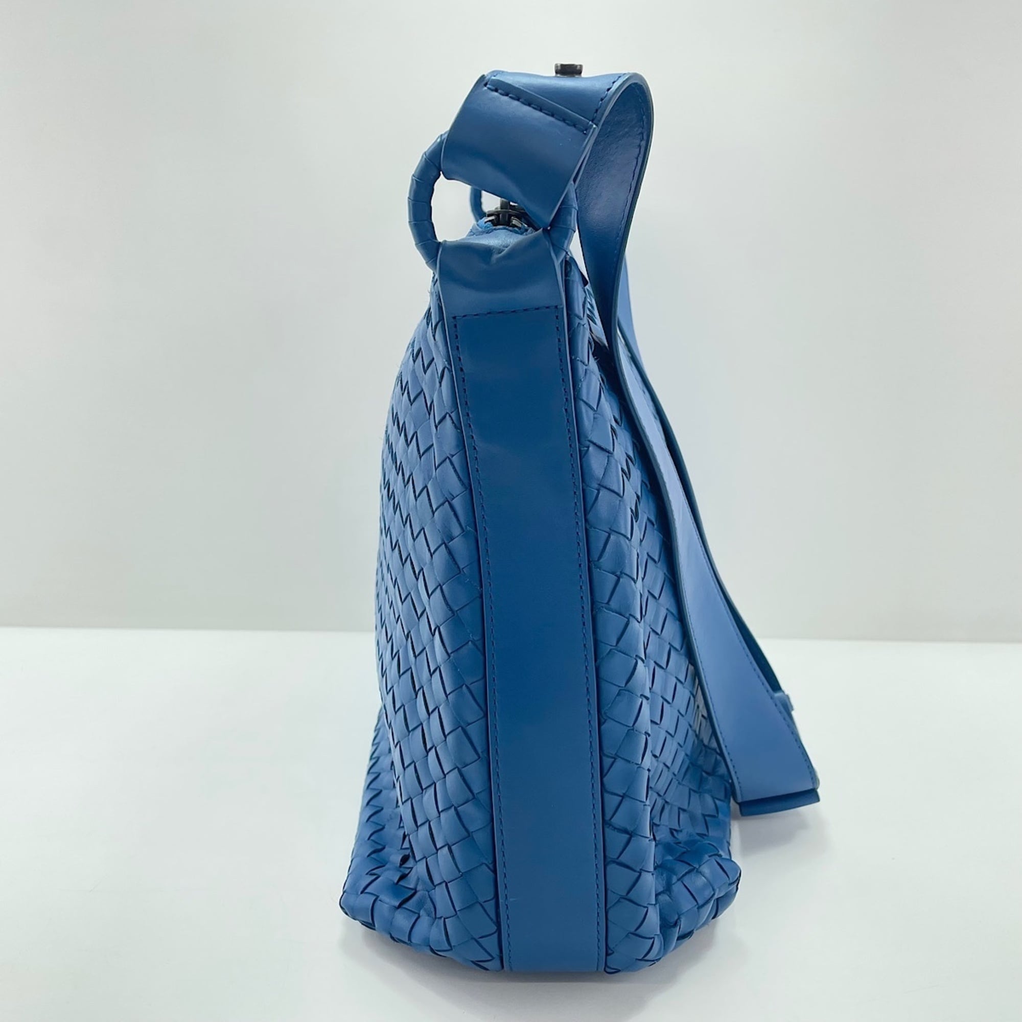 Bottega Veneta Blue Shoulder Bag (Pre-Owned)