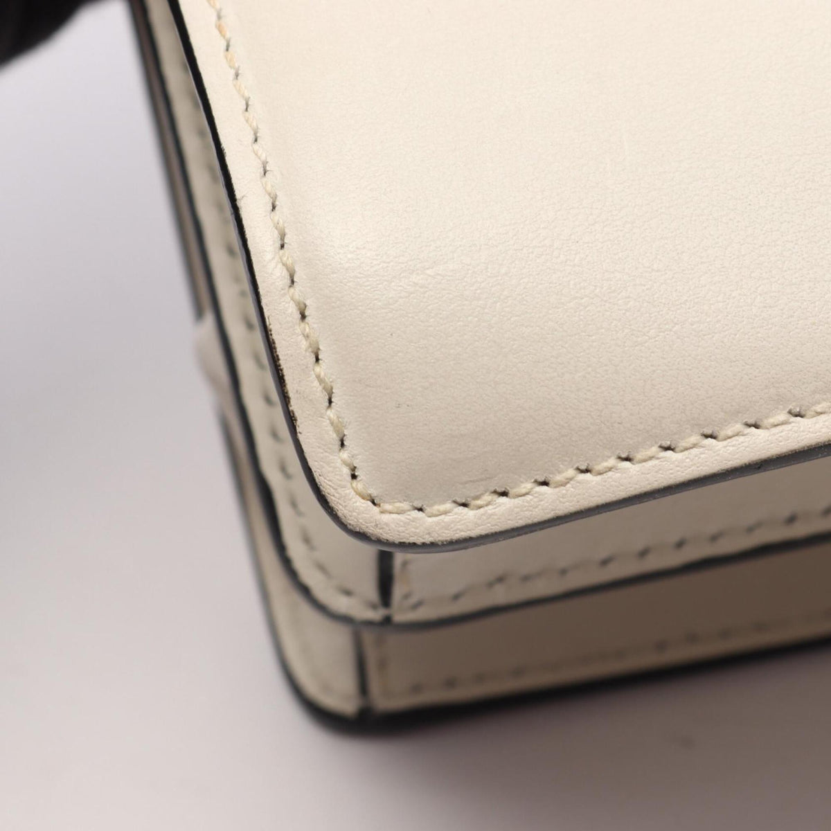 Prada White Leather Handbag (Pre-Owned)
