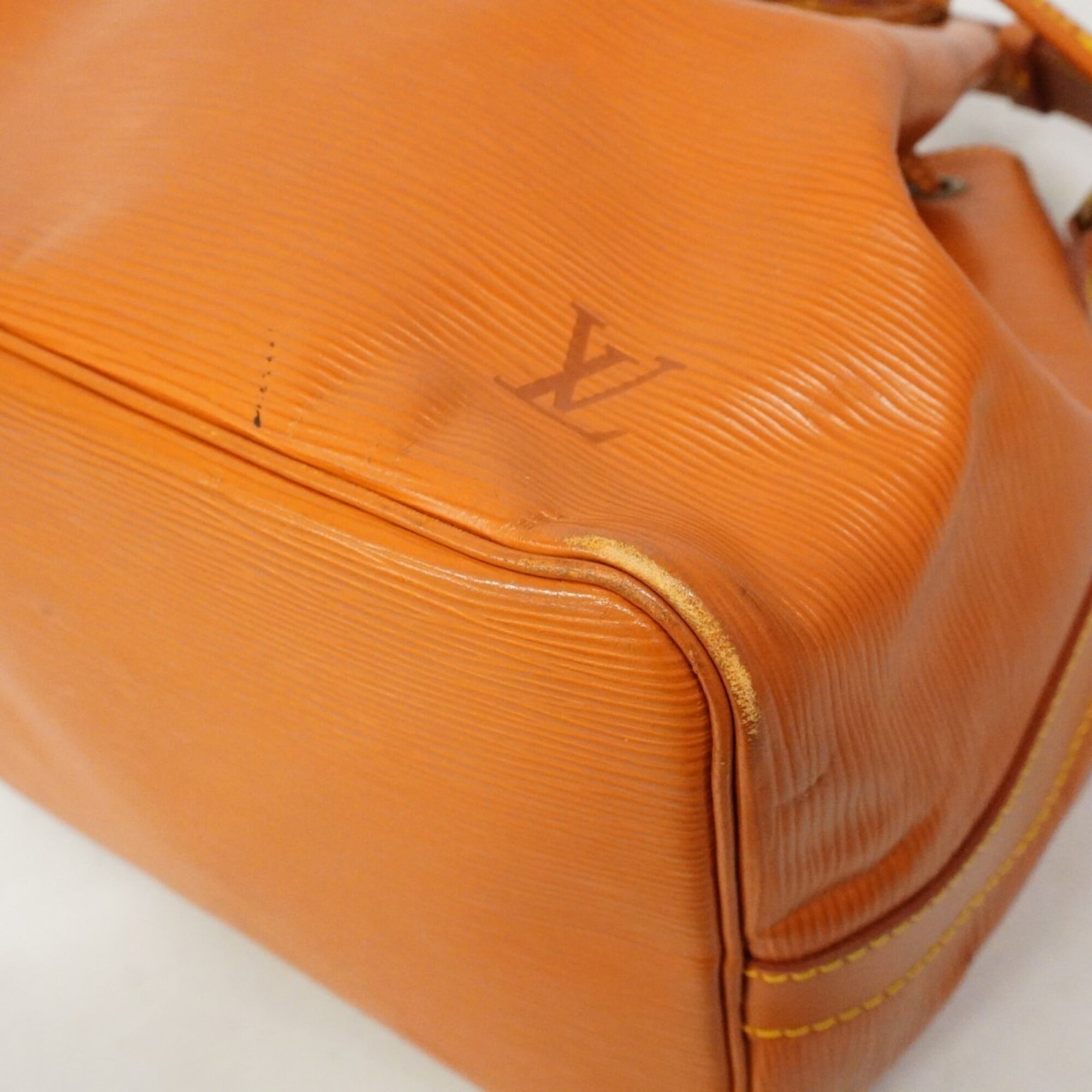 Louis Vuitton Gold Cipango Shoulder Bag (Pre-Owned)