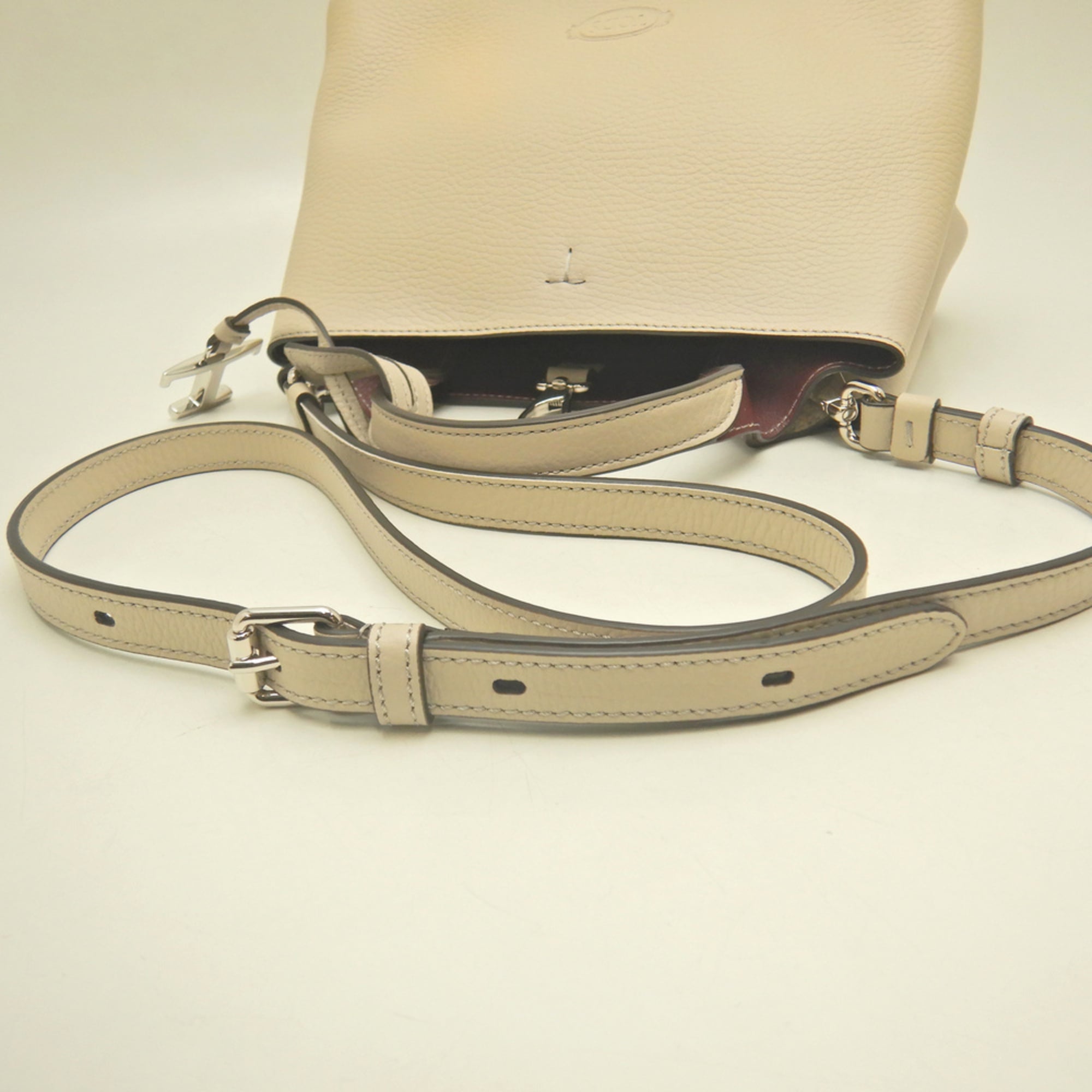 Tod's Brown Leather Handbag (Pre-Owned)