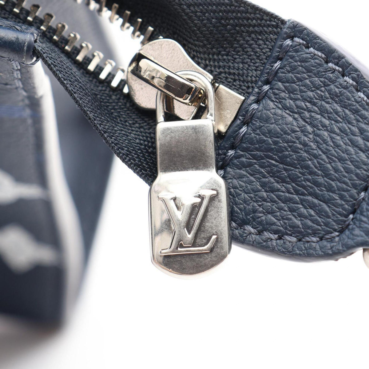 Louis Vuitton Navy Leather Handbag Pouch Shoulder Bag (Pre-Owned)