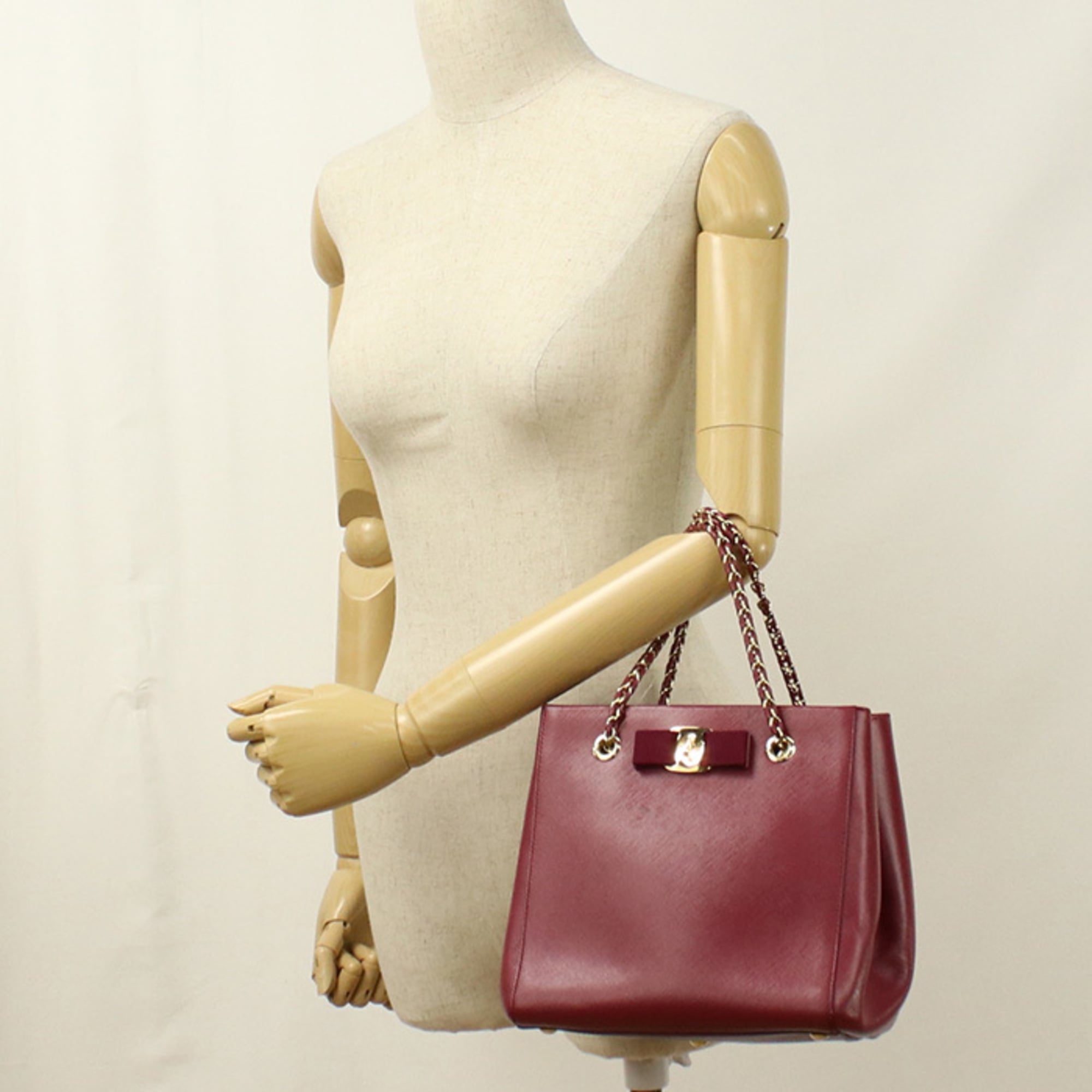 Salvatore Ferragamo Red Color Wine Leather Tote Bag (Pre-Owned)