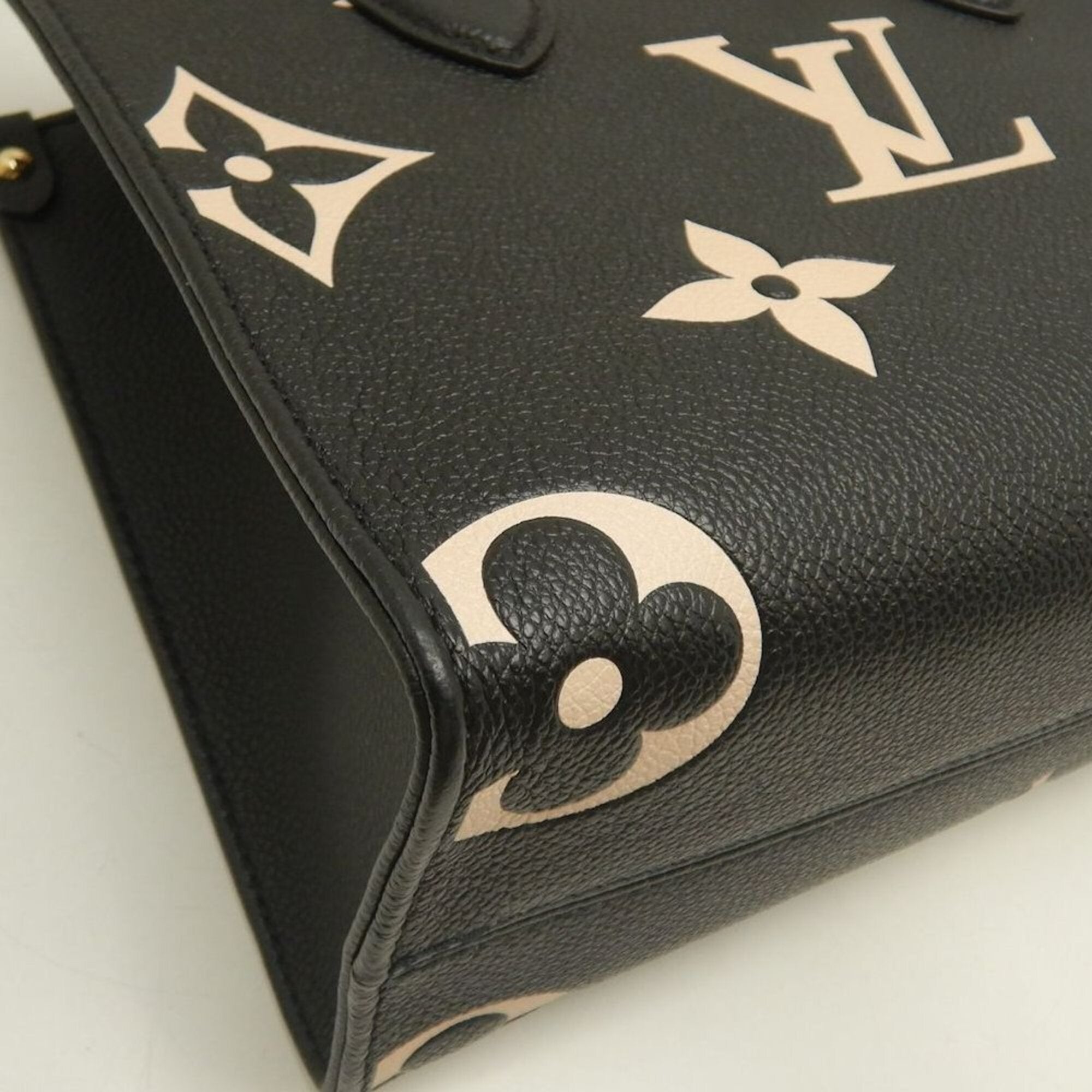 Louis Vuitton Beige Black Monogram Handbag (Pre-Owned)