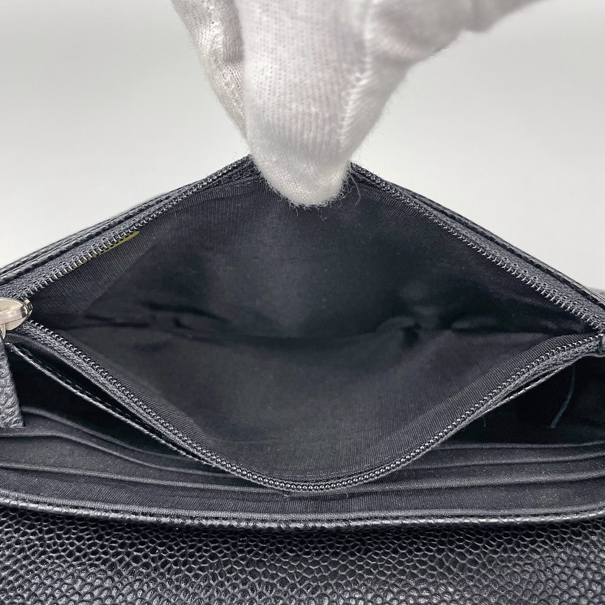 Chanel Black Grained Calfskin Shoulder Bag (Pre-Owned)