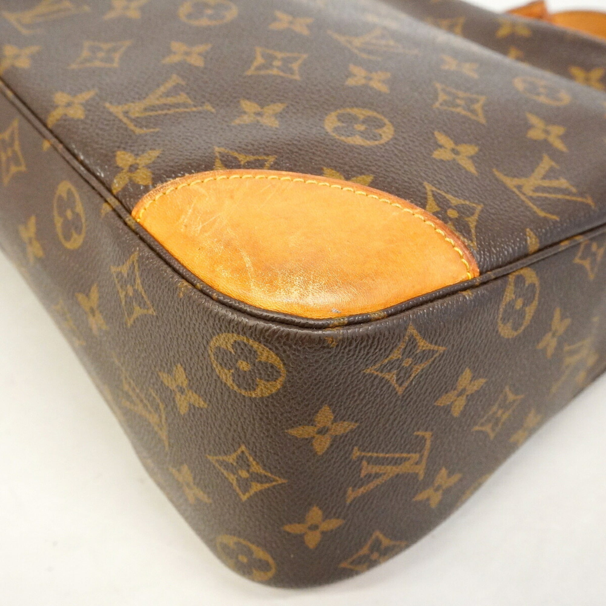 Louis Vuitton Brown Shoulder Bag (Pre-Owned)