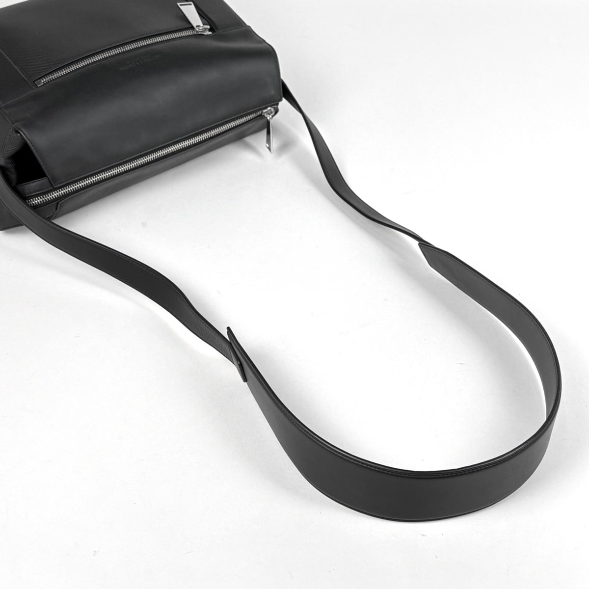 Bottega Veneta Black Leather Shoulder Bag (Pre-Owned)