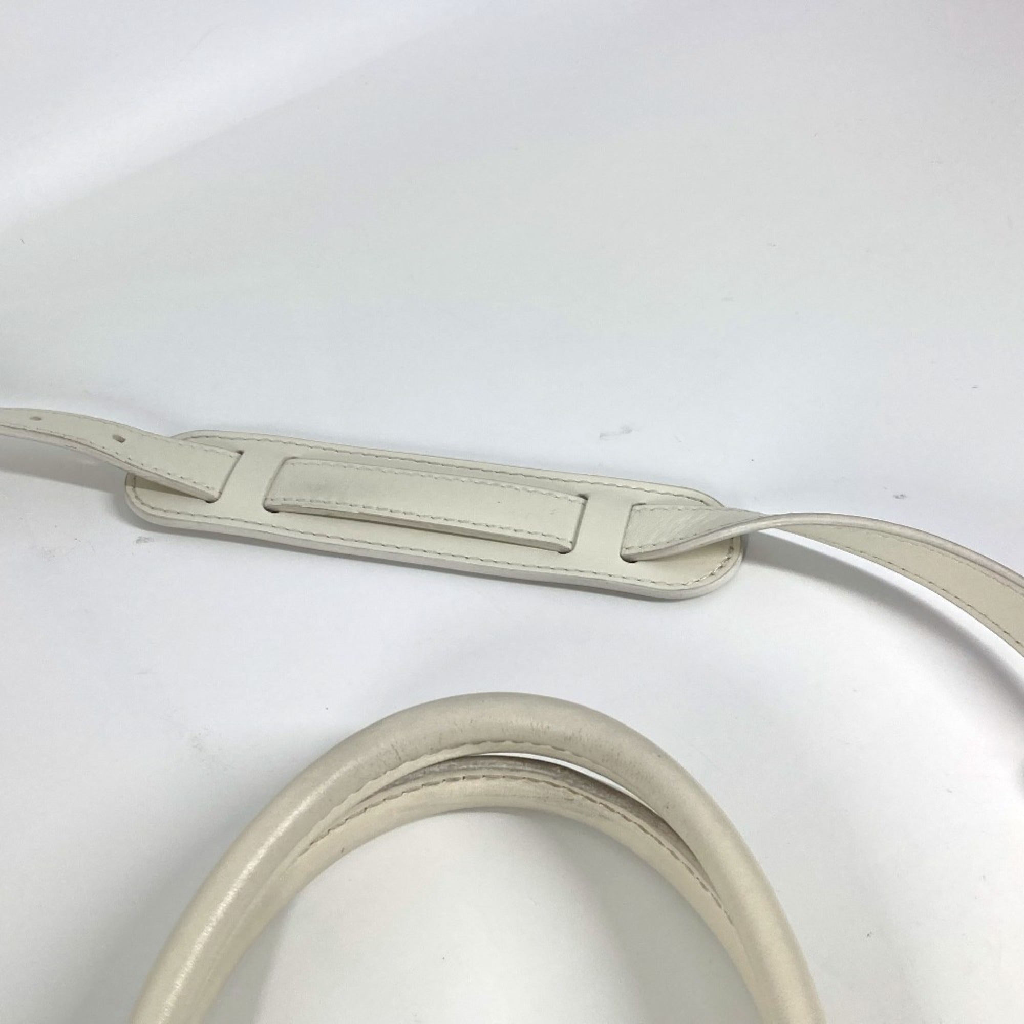 Louis Vuitton White Handbag Shoulder Bag Tote Bag (Pre-Owned)