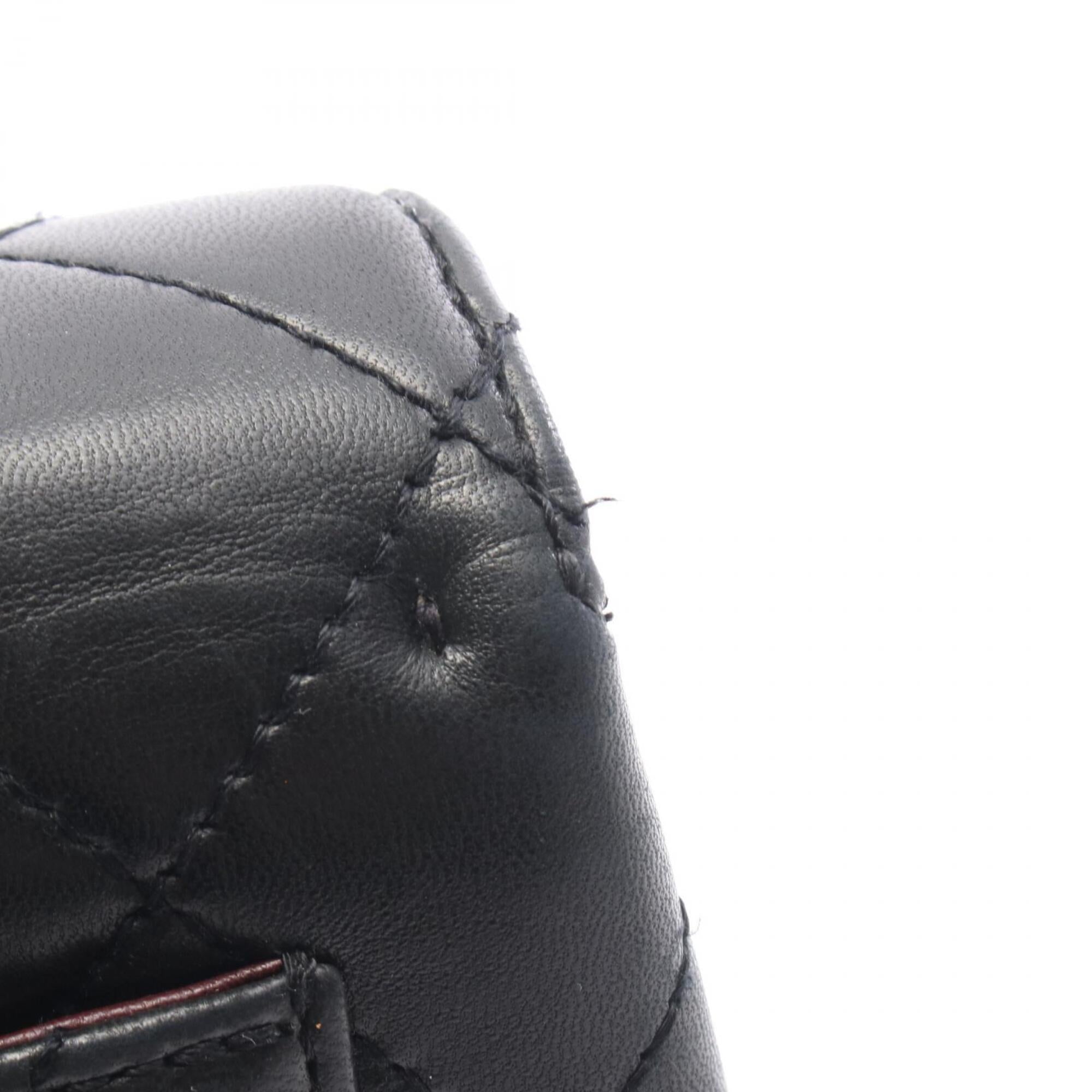 Chanel Black Leather Handbag (Pre-Owned)