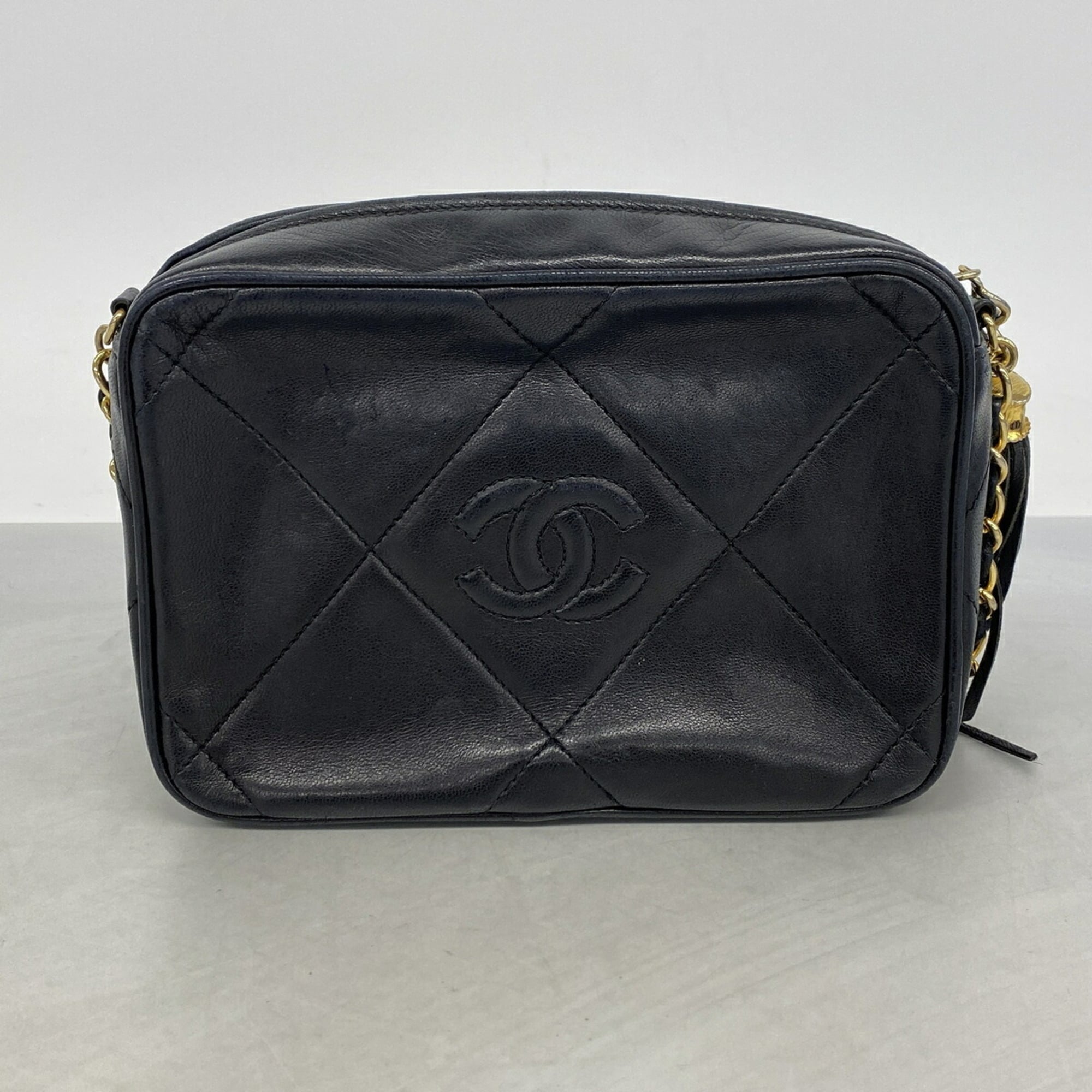Chanel Black Leather Shoulder Bag (Pre-Owned)