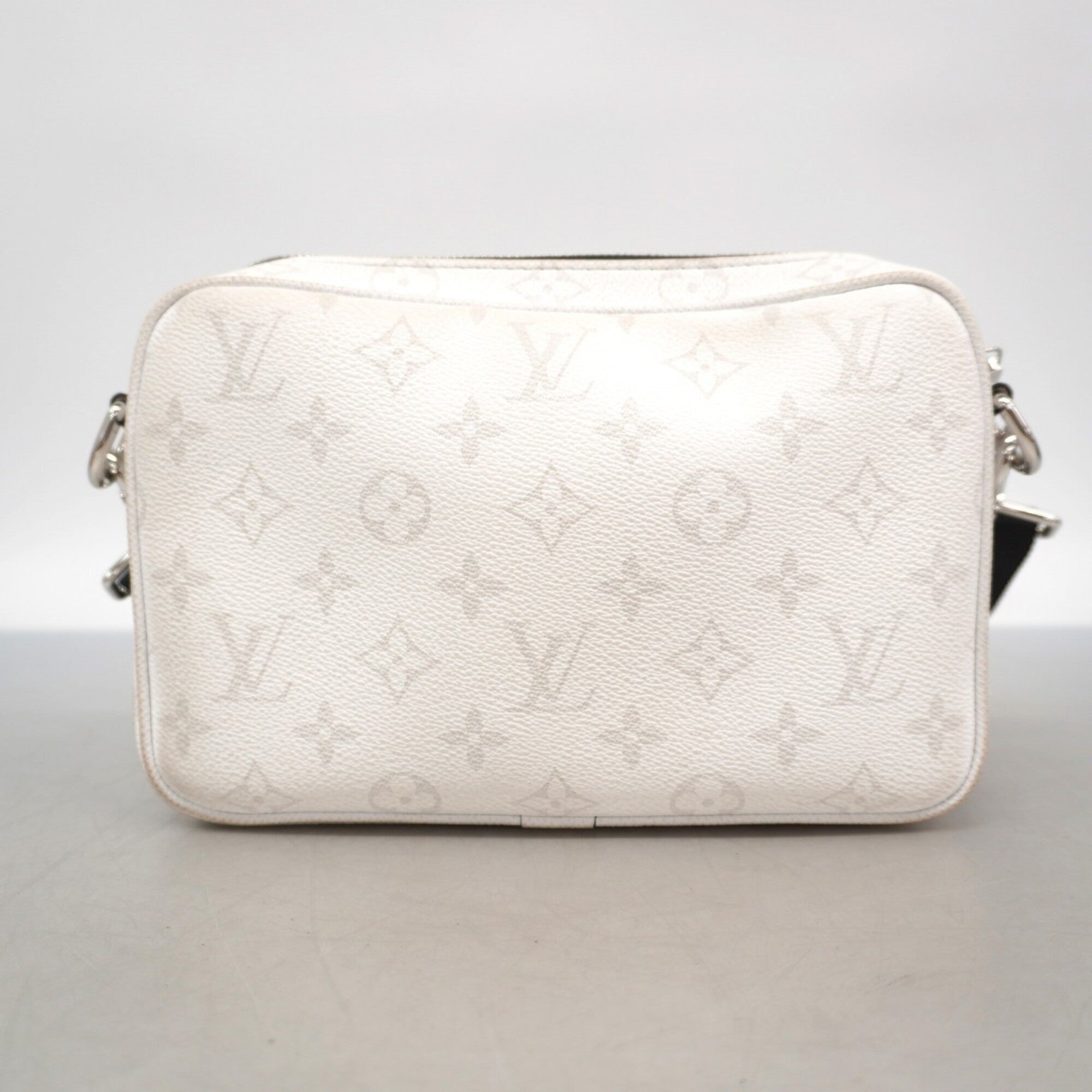 Louis Vuitton Blanc Shoulder Bag (Pre-Owned)