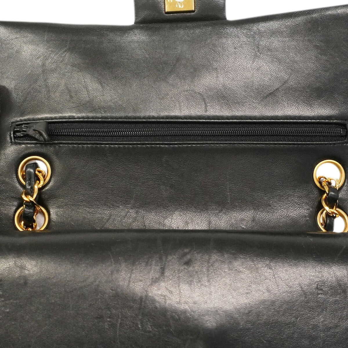 Chanel Black Leather Shoulder Bag (Pre-Owned)