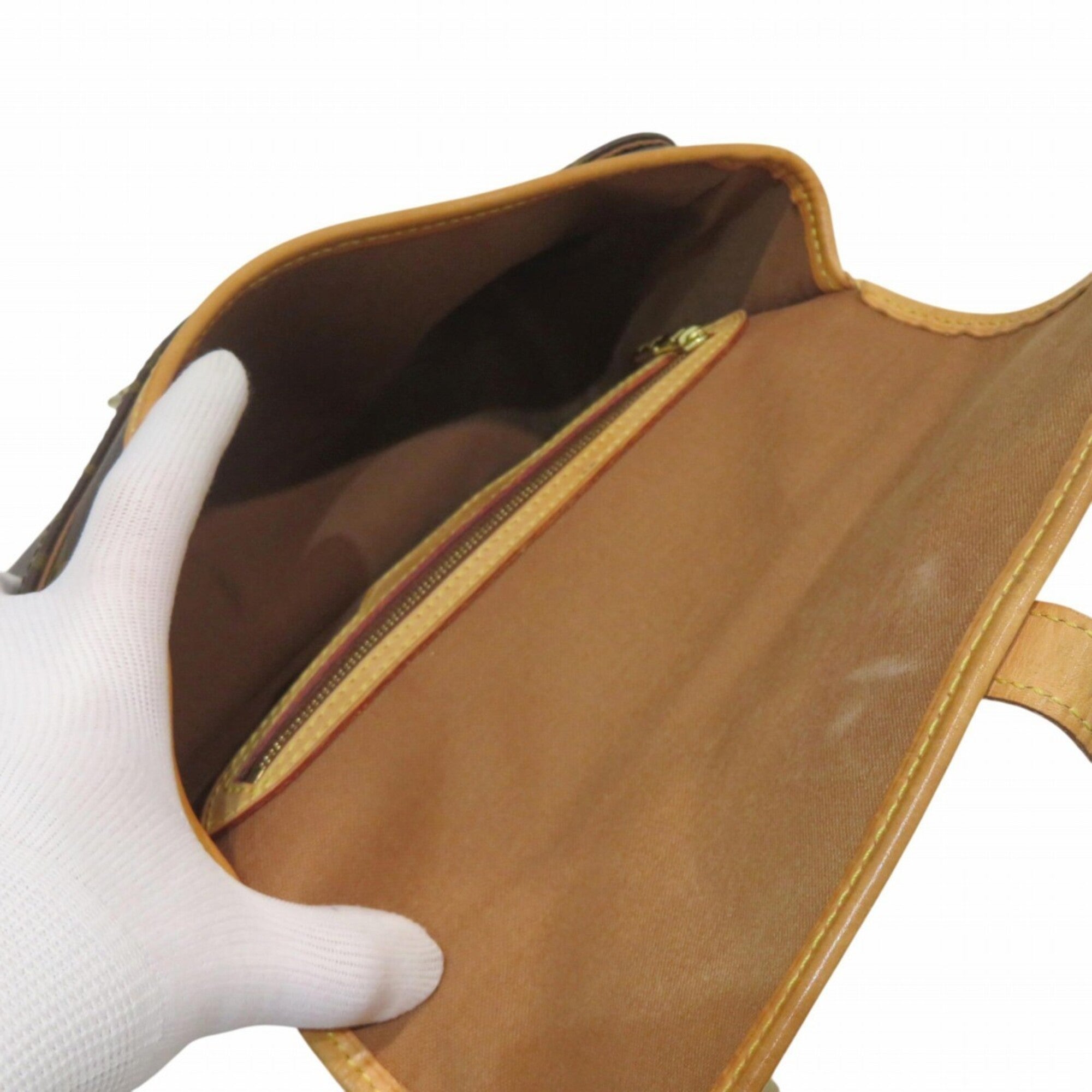 Louis Vuitton Brown Monogram Monogram Shoulder Bag (Pre-Owned)