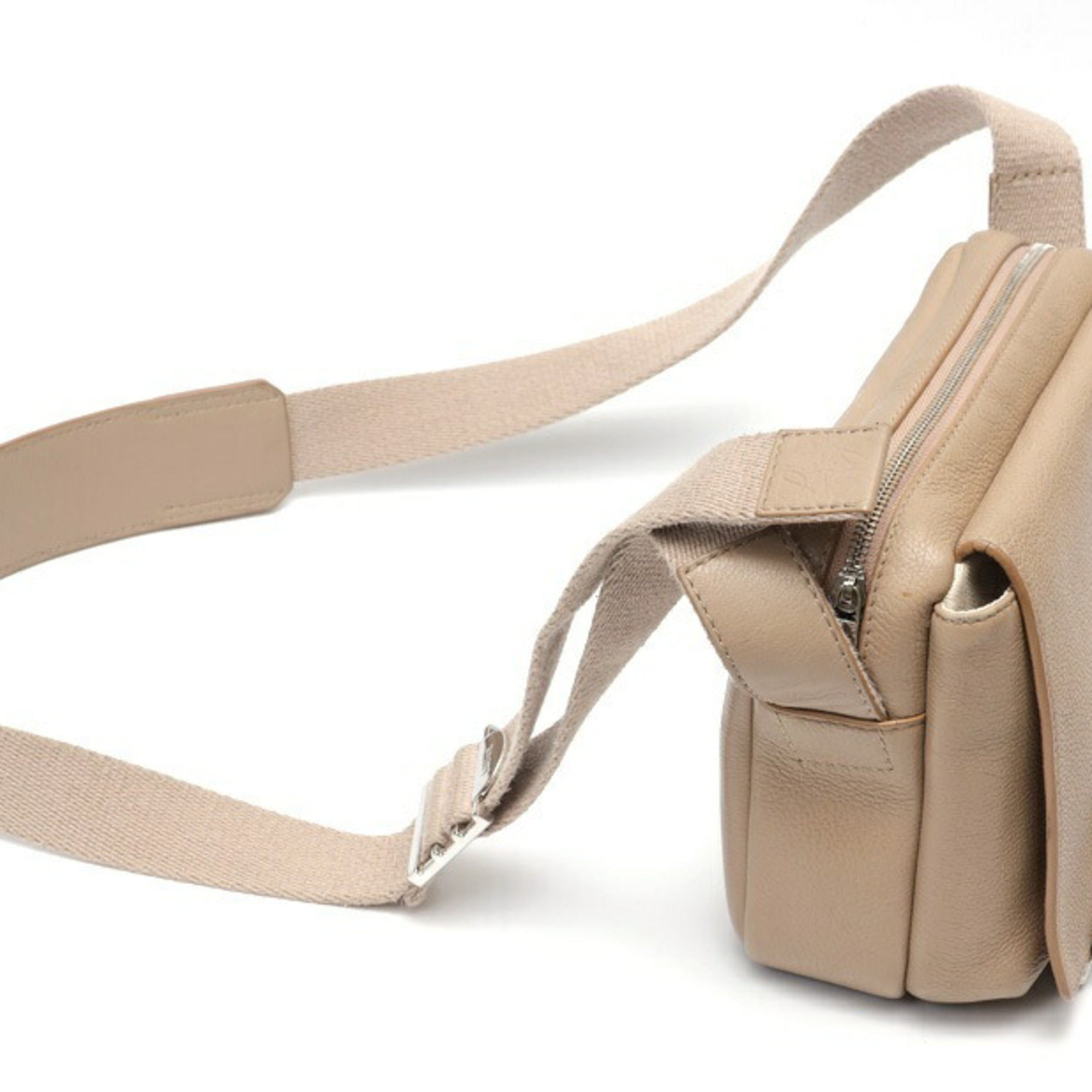 Loewe Beige Leather Messenger Bag Shoulder Bag (Pre-Owned)