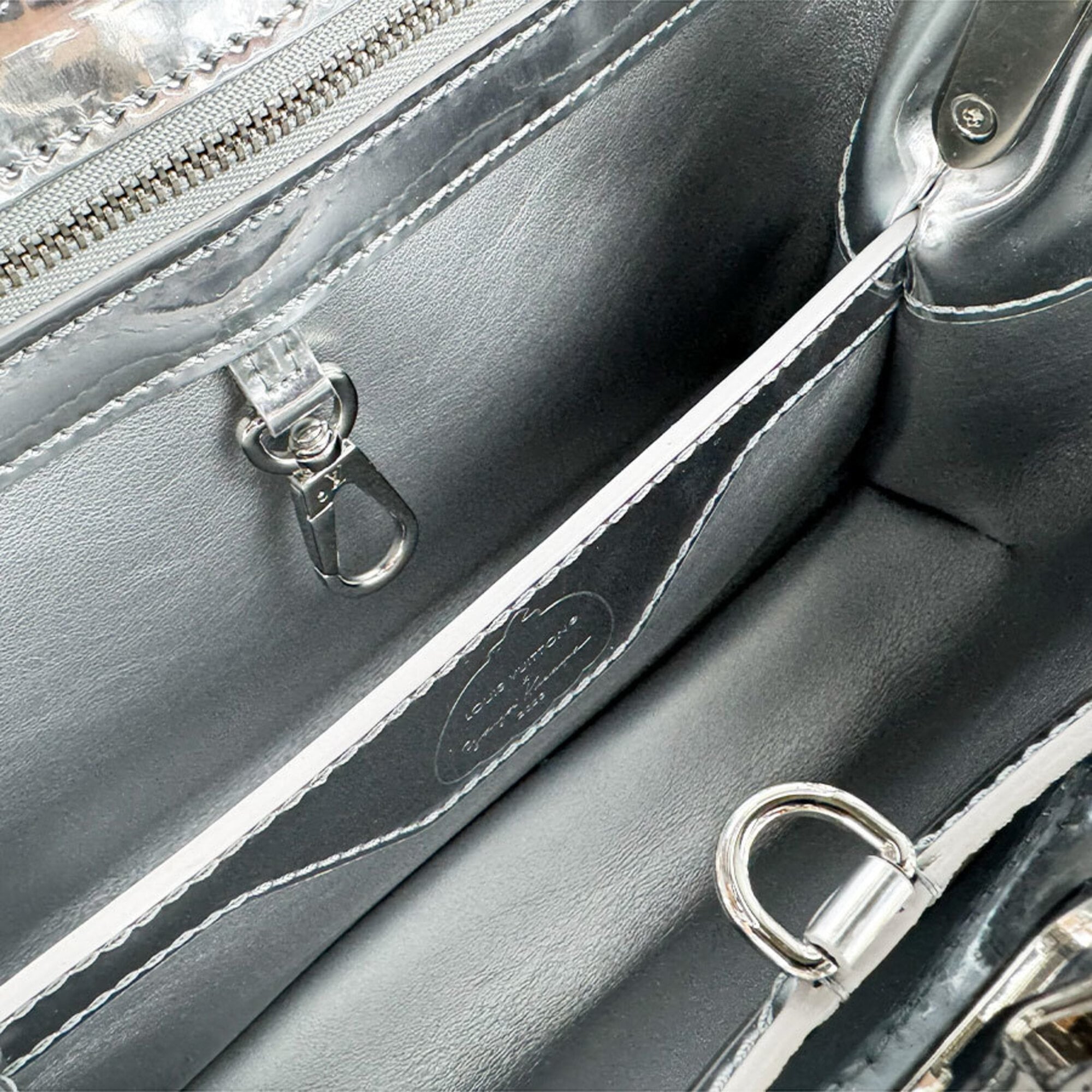 Louis Vuitton Silver Patent Leather Handbag Shoulder Bag (Pre-Owned)