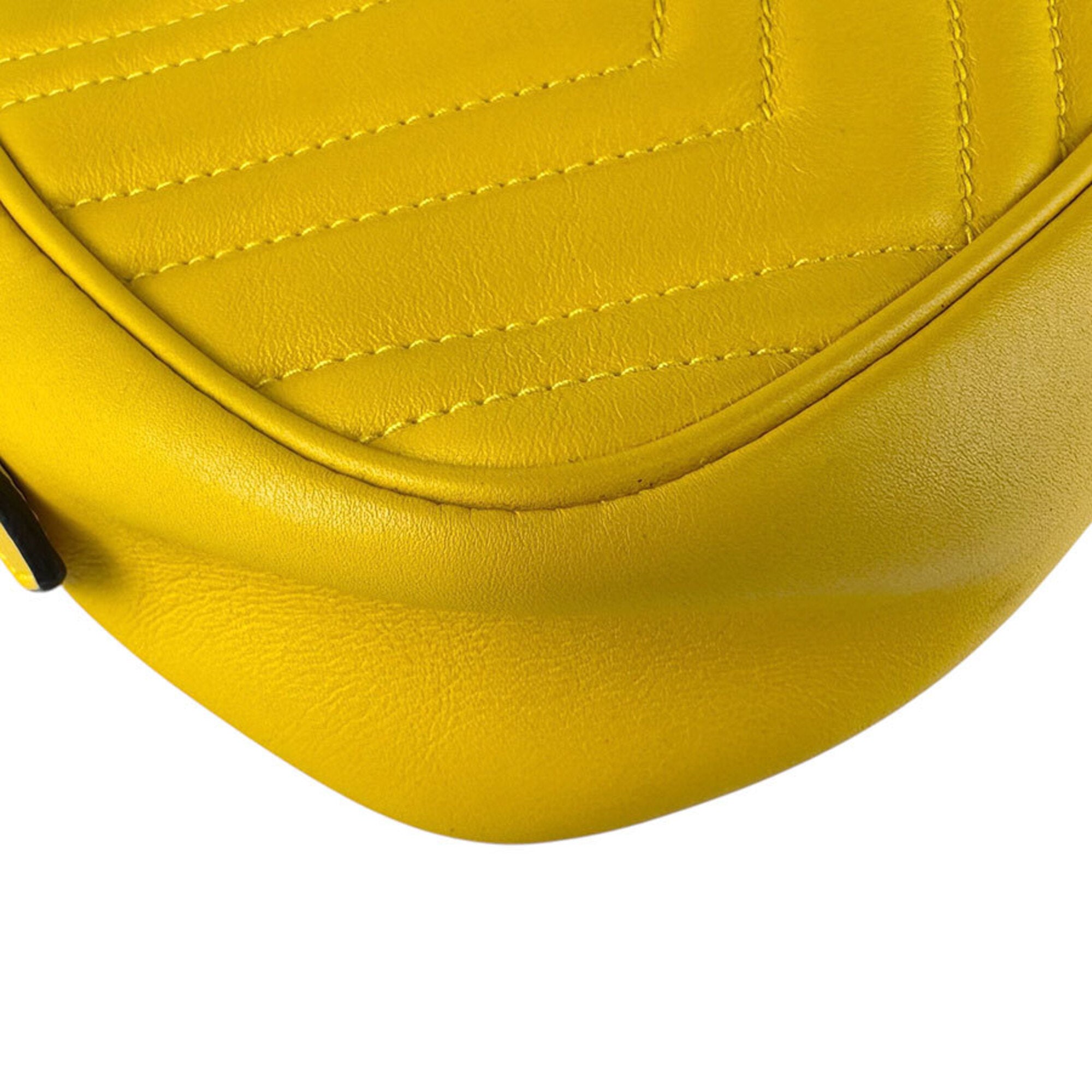 Gucci Gold Yellow Leather Metal Shoulder Bag (Pre-Owned)