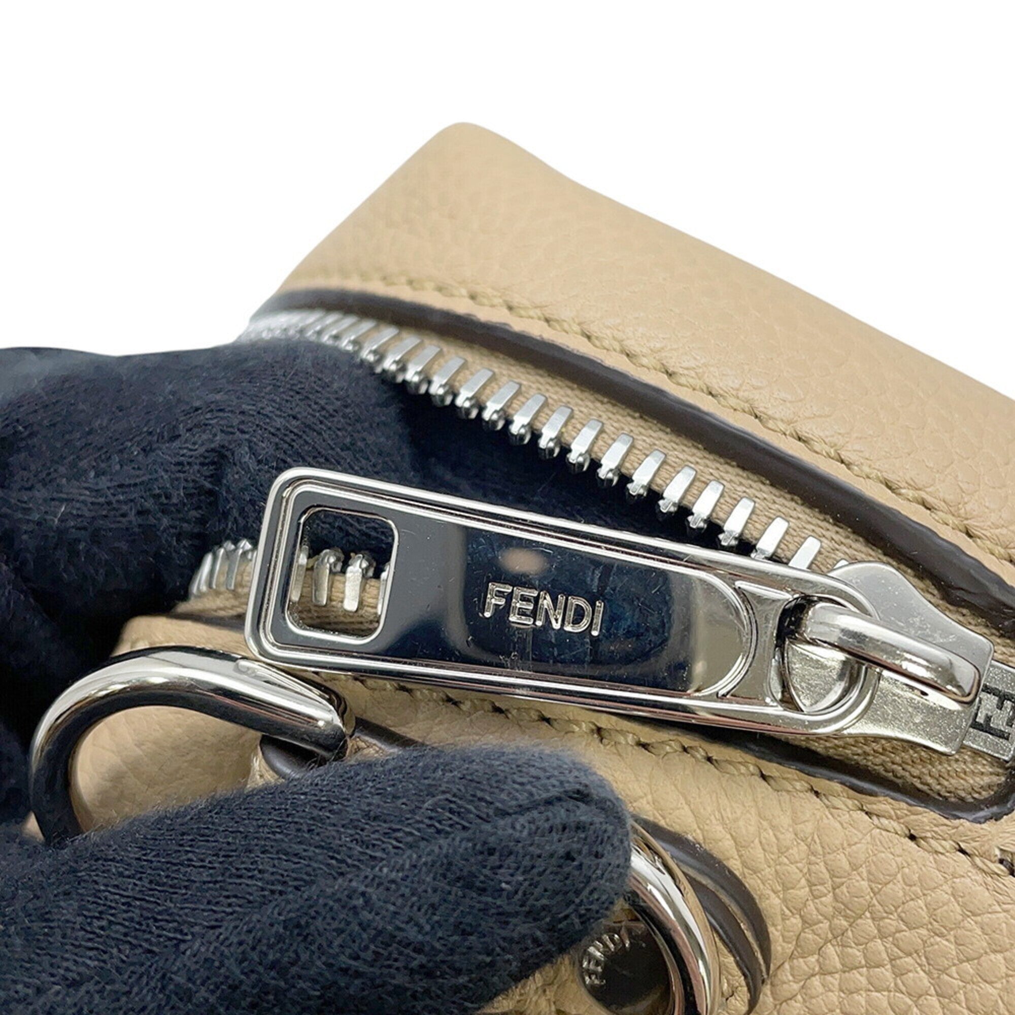 Fendi Beige Leather Handbag Shoulder Bag (Pre-Owned)