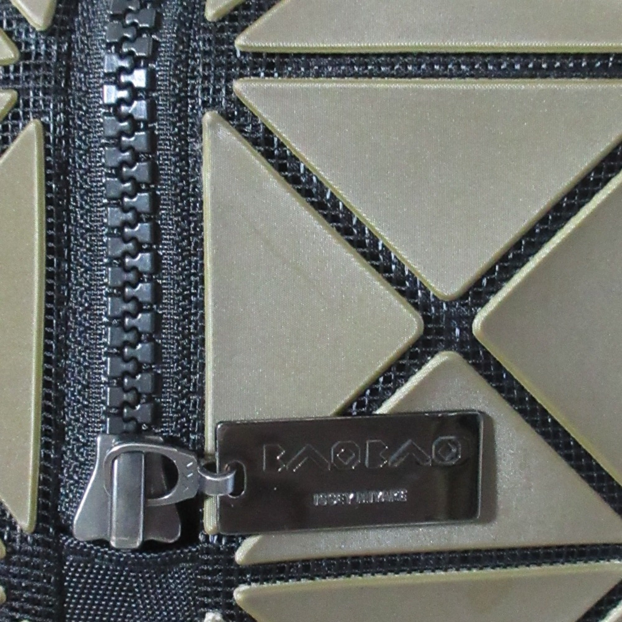 Bao Bao Issey Miyake Khaki Vinyl Polyester Nylon Brass Polyurethane Shoulder Bag (Pre-Owned)
