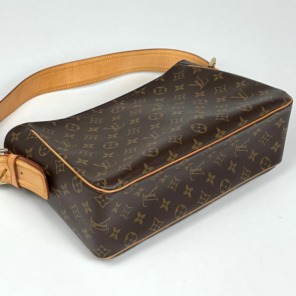 Louis Vuitton Brown Monogram Shoulder Bag (Pre-Owned)