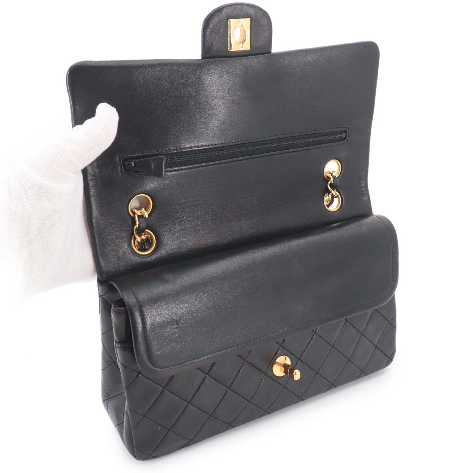 Chanel Matelasse Black Leather Handbag Shoulder Bag (Pre-Owned)