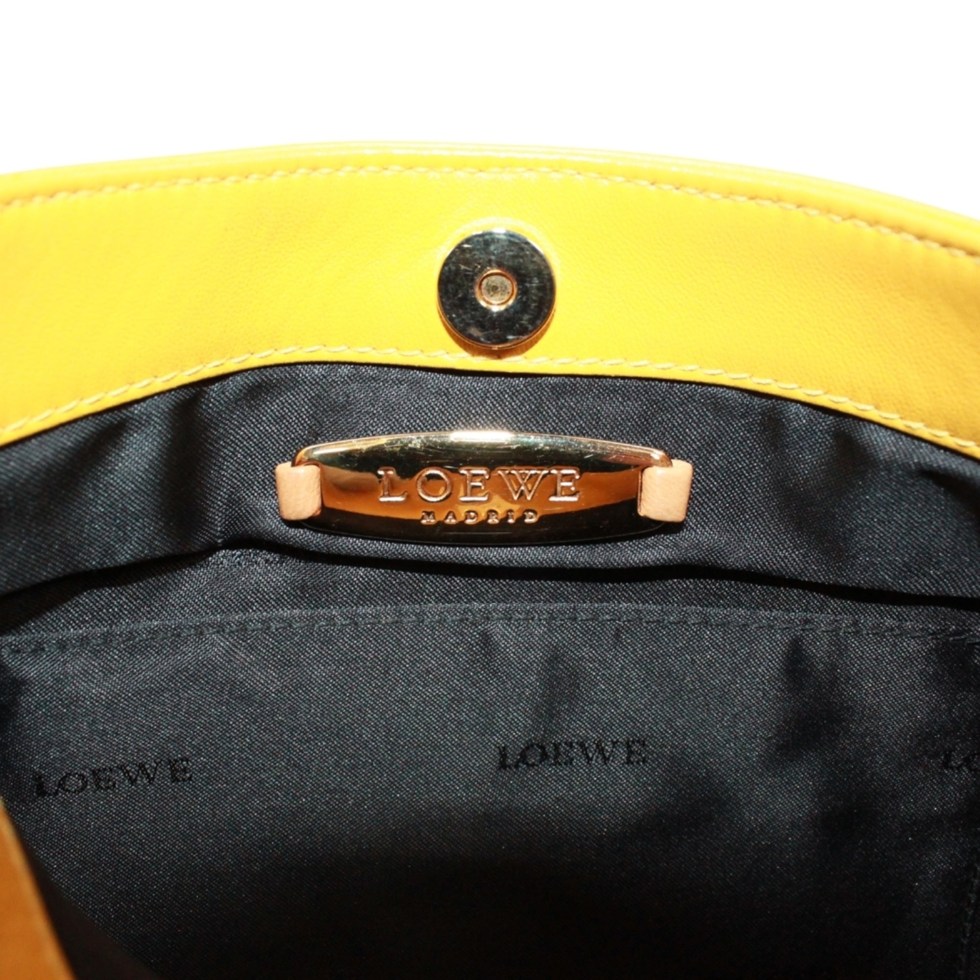 Loewe Yellow Leather Shoulder Bag (Pre-Owned)