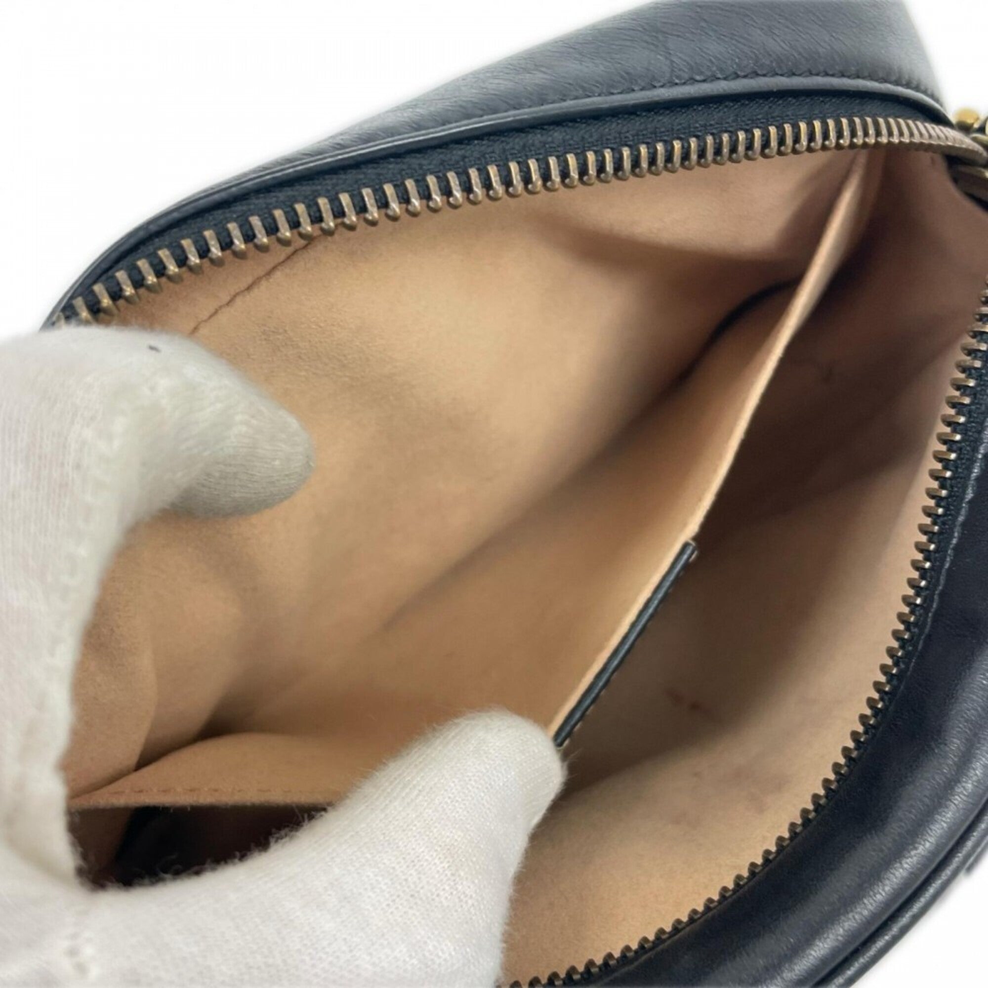 Gucci Black White Leather Shoulder Bag (Pre-Owned)