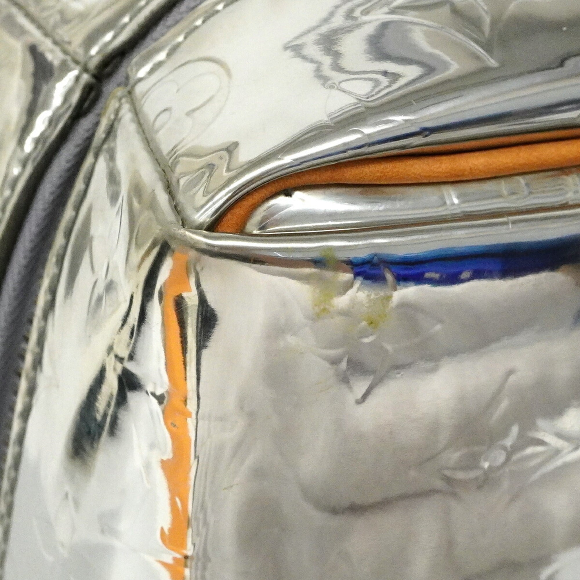 Louis Vuitton Silver Handbag (Pre-Owned)