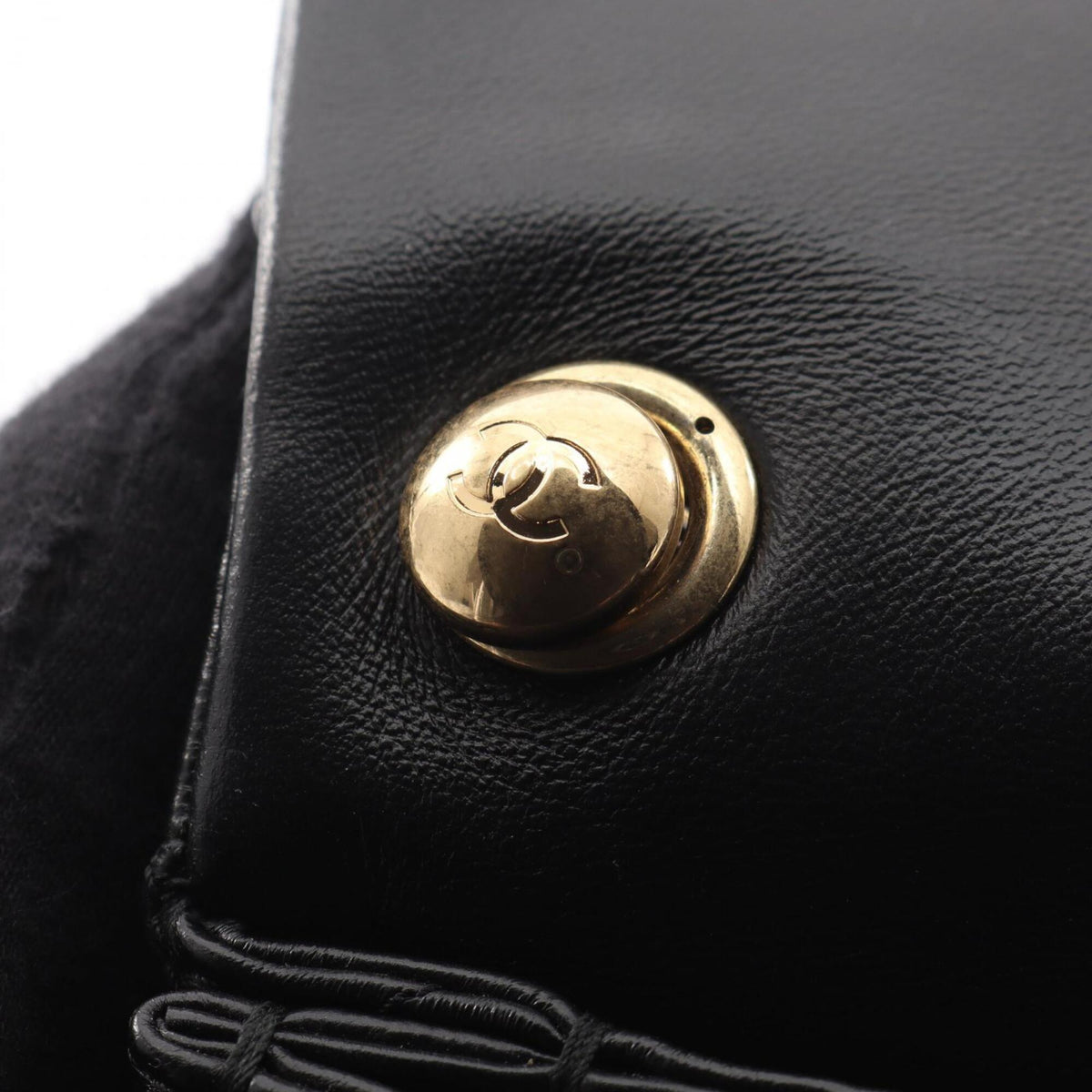 Chanel Black Leather Handbag Shoulder Bag (Pre-Owned)